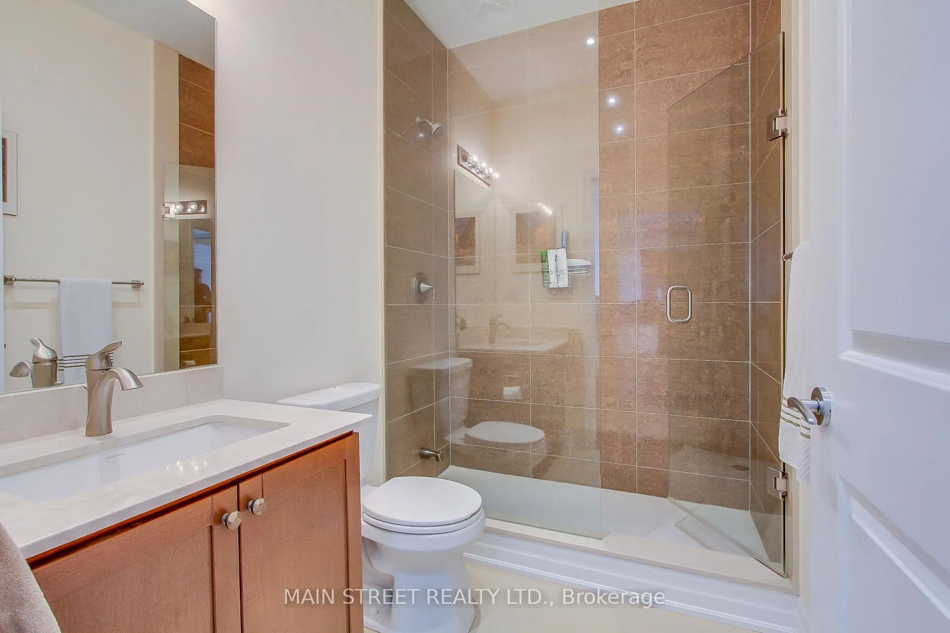 Photo 25 of Unit 618, 111 Civic Square Gate E, Aurora, Bayview Wellington — HOMEH