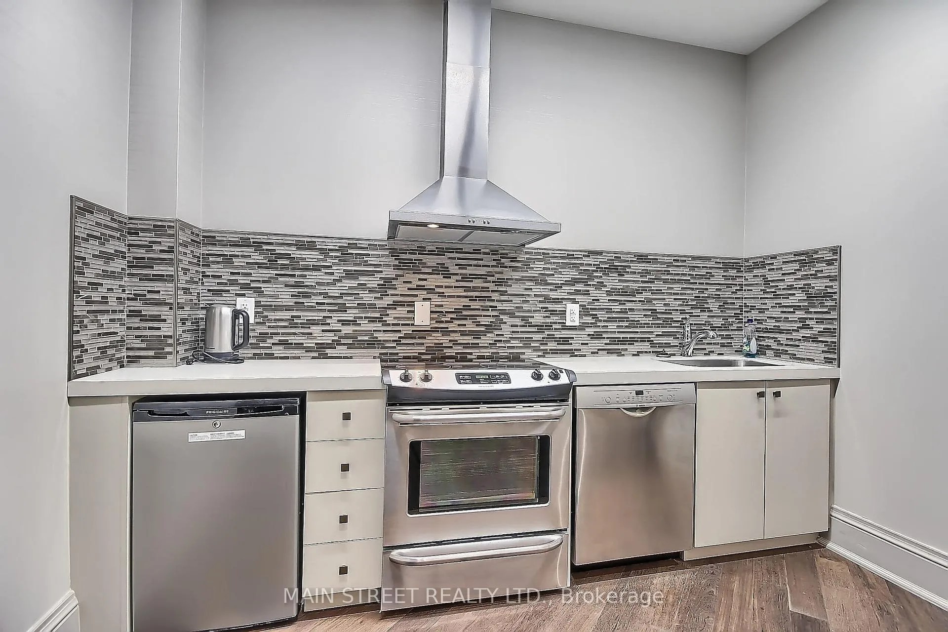 Photo 33 of Unit 618, 111 Civic Square Gate E, Aurora, Bayview Wellington — HOMEH