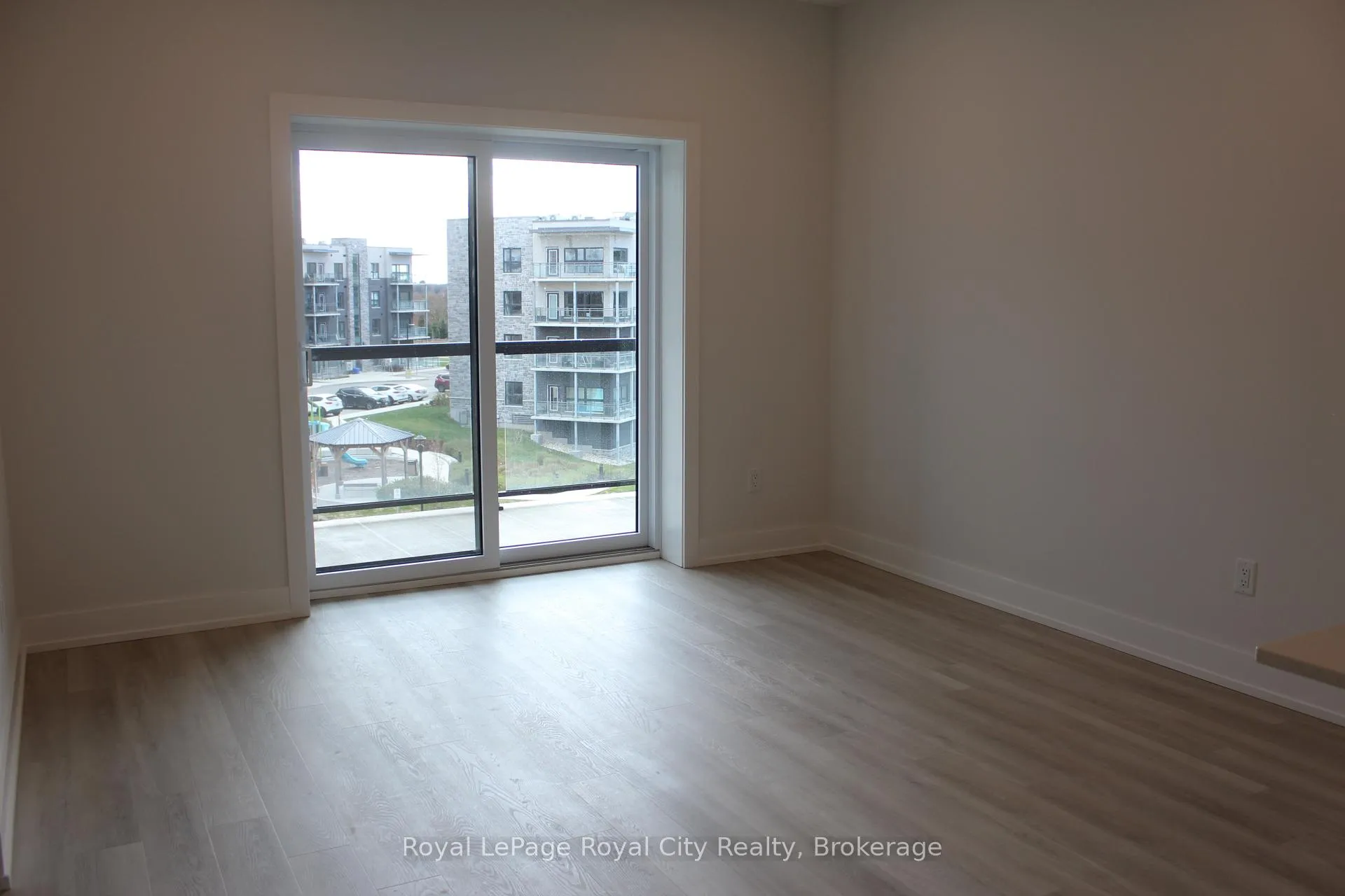 Photo 6 of Unit 414, 1100 Lackner Place, Kitchener — HOMEH