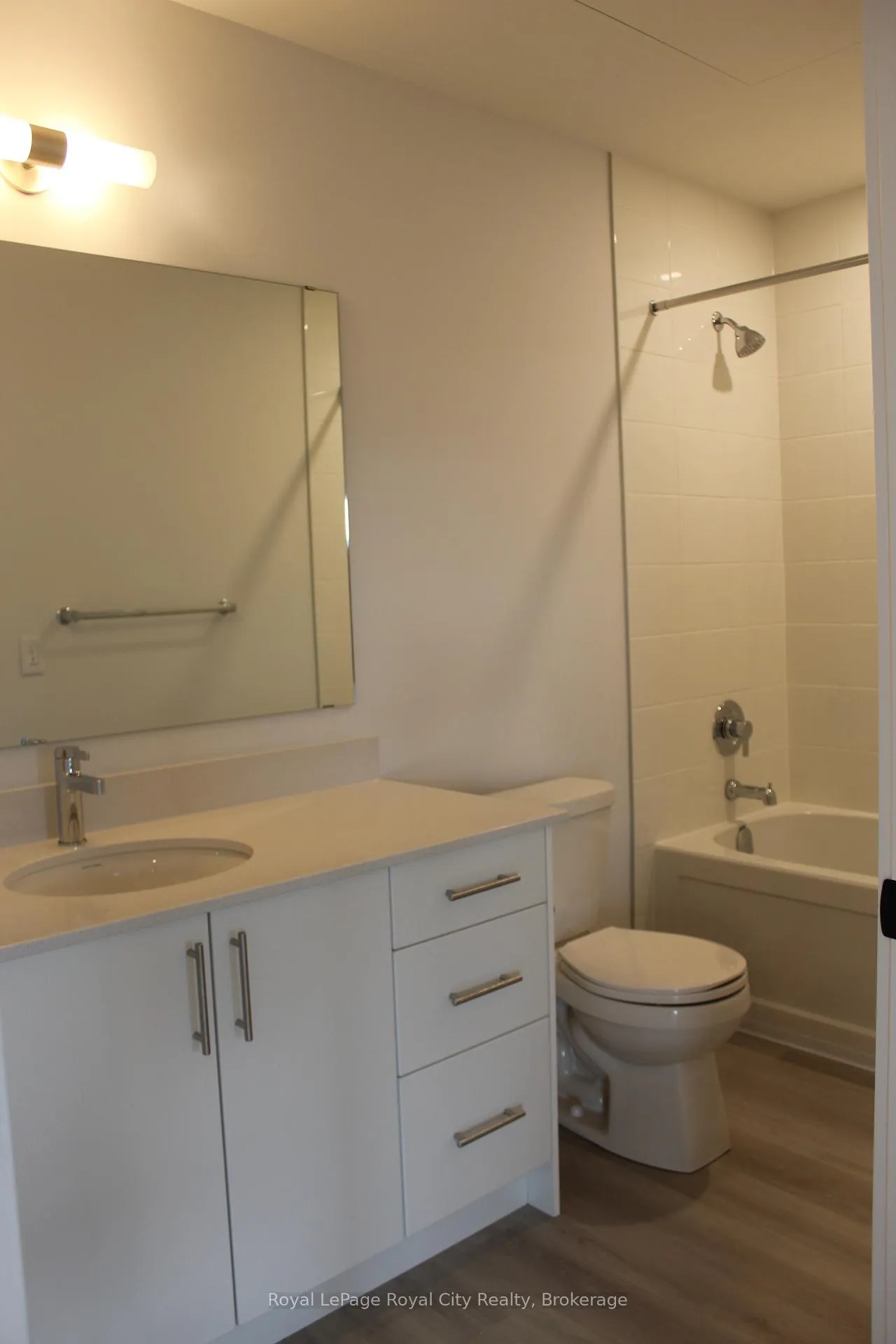 Photo 7 of Unit 414, 1100 Lackner Place, Kitchener — HOMEH