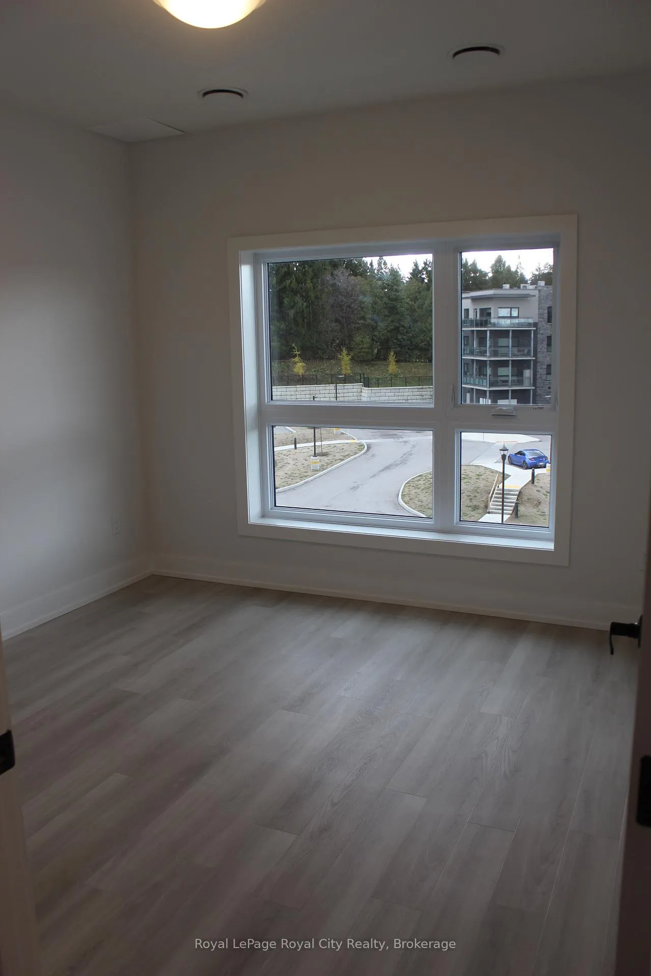 Photo 8 of Unit 414, 1100 Lackner Place, Kitchener — HOMEH