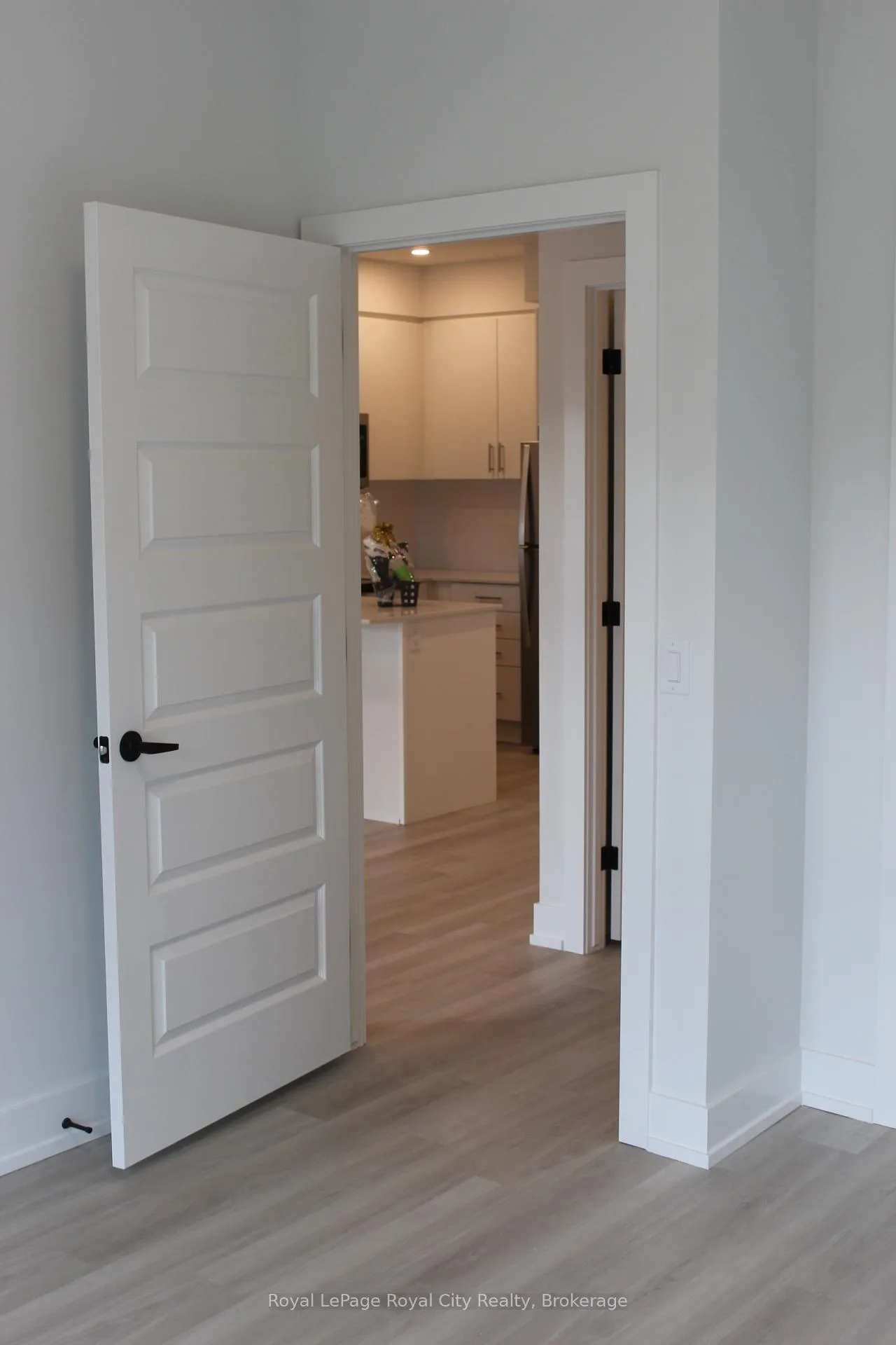 Photo 10 of Unit 414, 1100 Lackner Place, Kitchener — HOMEH
