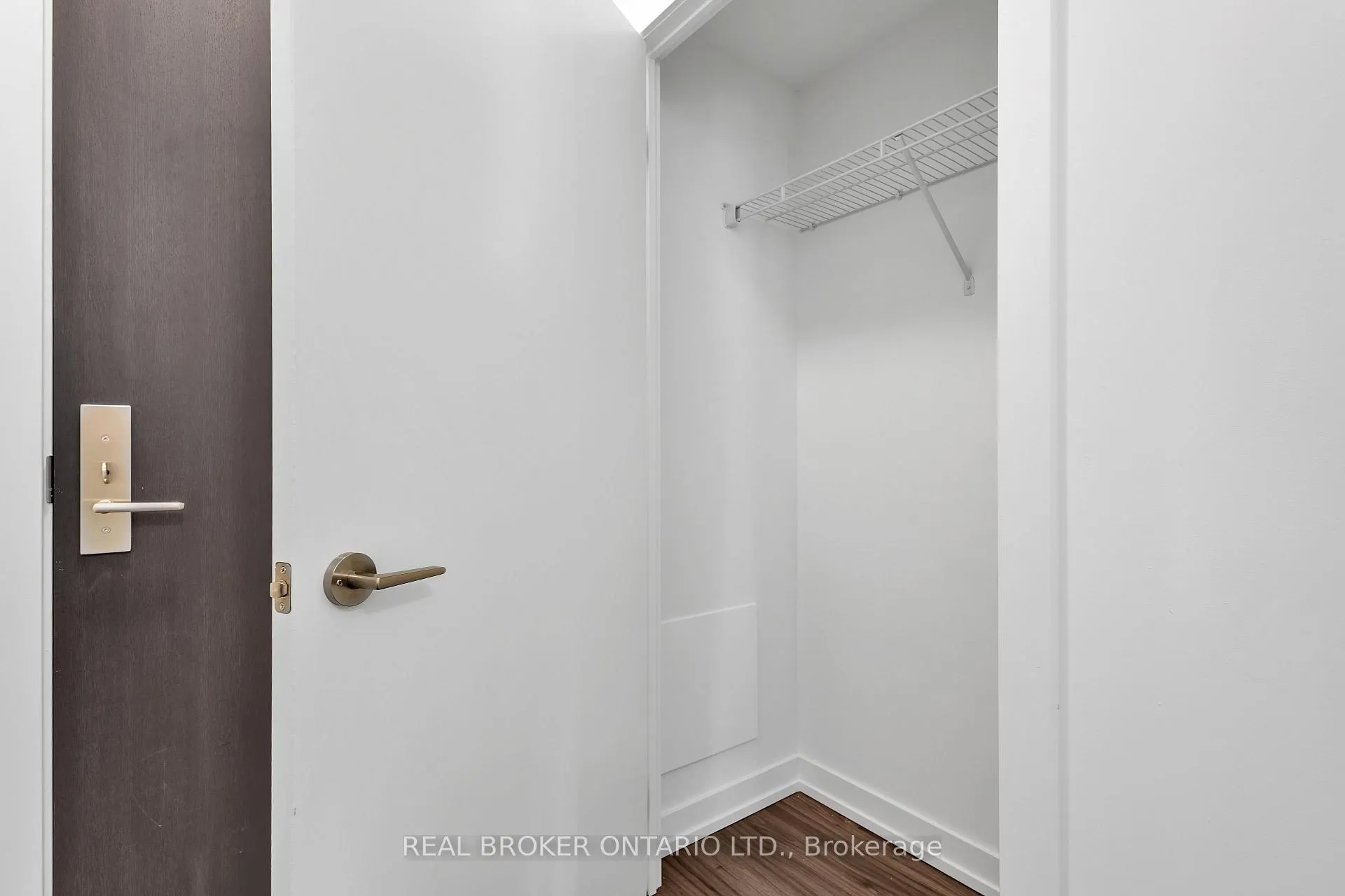 Photo 9 of Unit 1402, 55 Duke Street W, Kitchener, City Commercial Core — HOMEH