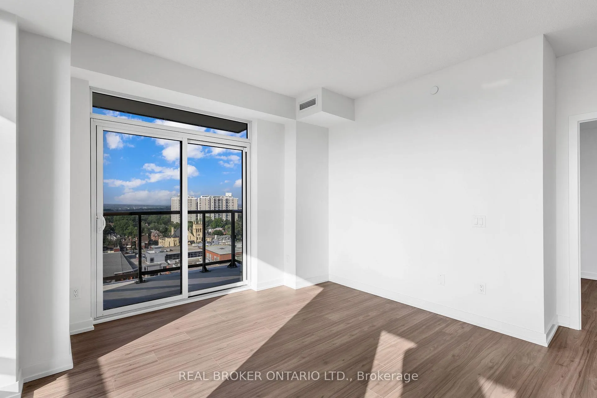 Photo 14 of Unit 1402, 55 Duke Street W, Kitchener, City Commercial Core — HOMEH