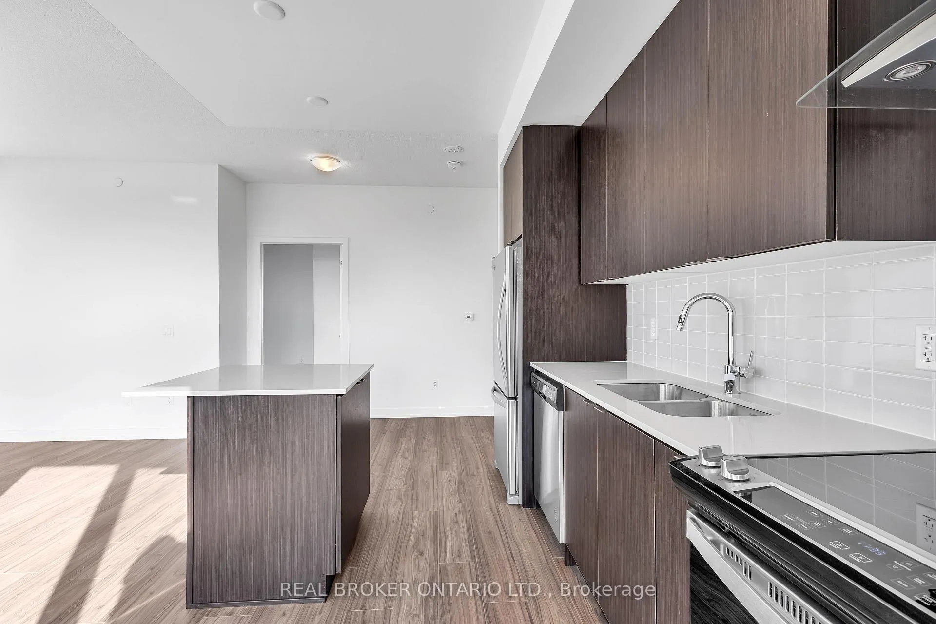 Photo 17 of Unit 1402, 55 Duke Street W, Kitchener, City Commercial Core — HOMEH