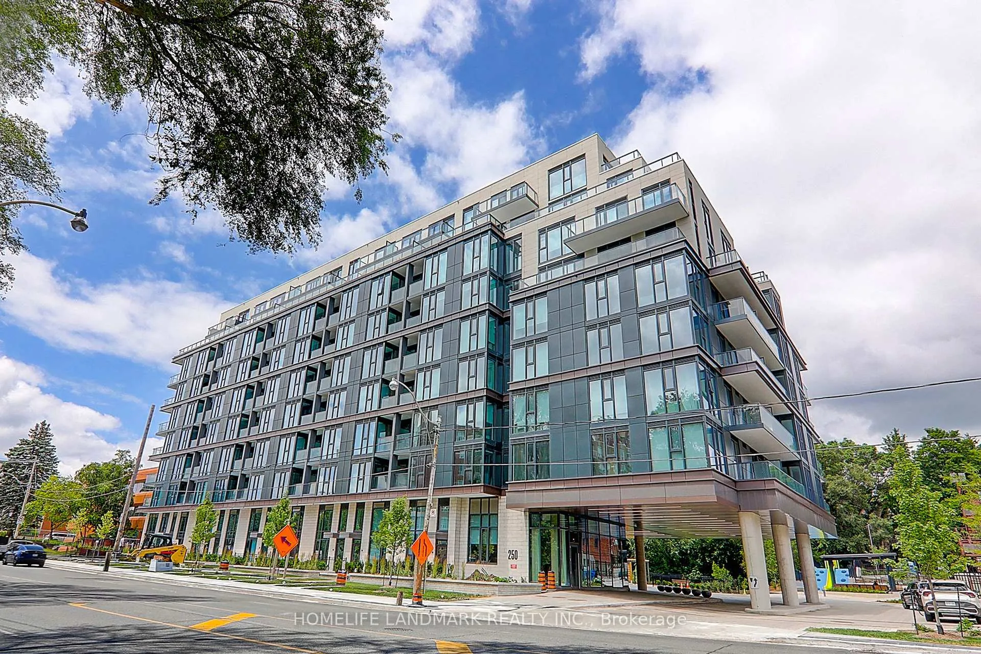Front of Unit 602, 250 Lawrence Avenue W