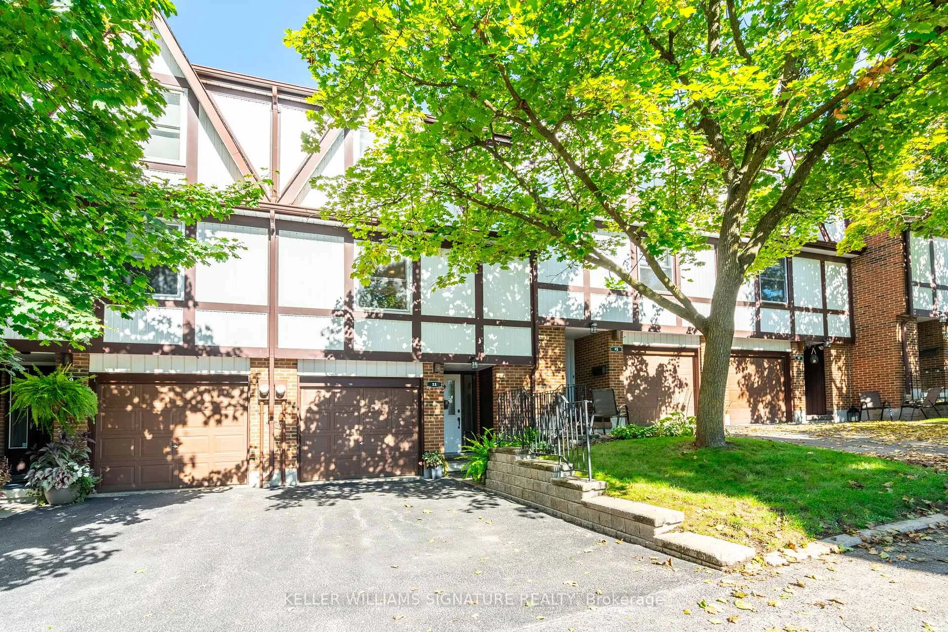 Photo 2 of 11 Burdock Lane, Hamilton, Dundas — HOMEH