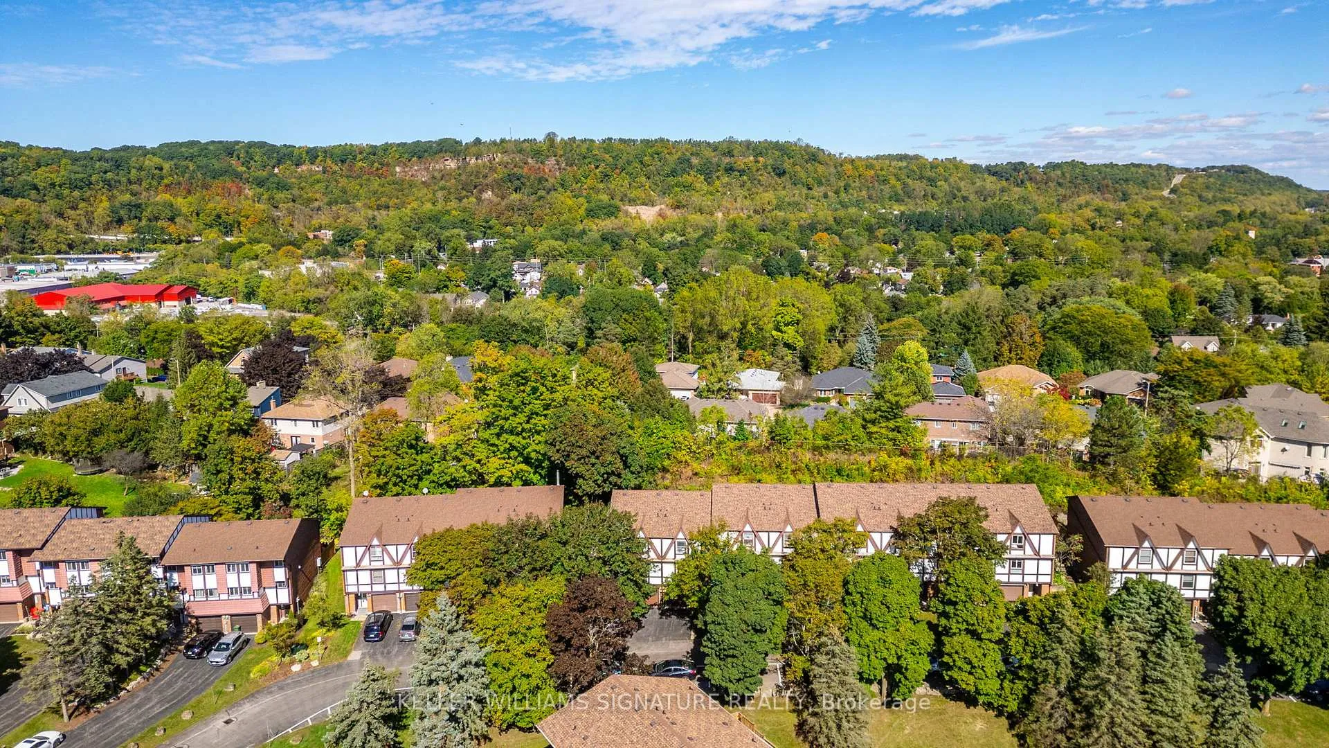 Photo 4 of 11 Burdock Lane, Hamilton, Dundas — HOMEH