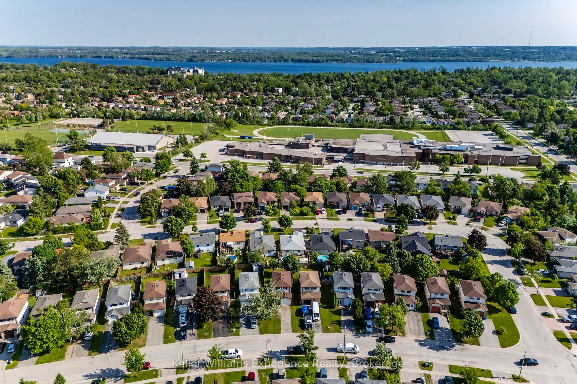 Photo 19 of 23 Corbett Drive, Barrie, Grove East — HOMEH