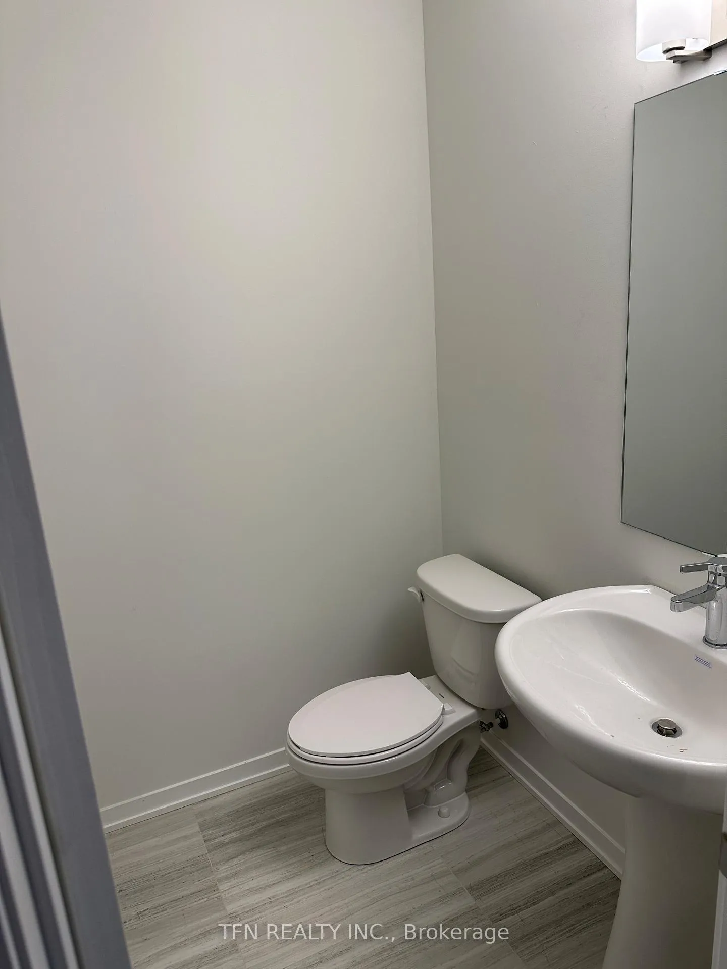 Photo 8 of Unit 21, 11 Honeycrisp Crescent, Vaughan, Vaughan Corporate Centre — HOMEH