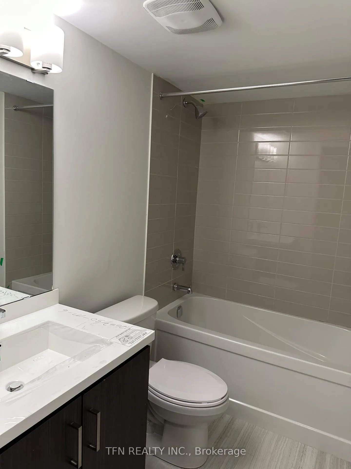 Photo 9 of Unit 21, 11 Honeycrisp Crescent, Vaughan, Vaughan Corporate Centre — HOMEH