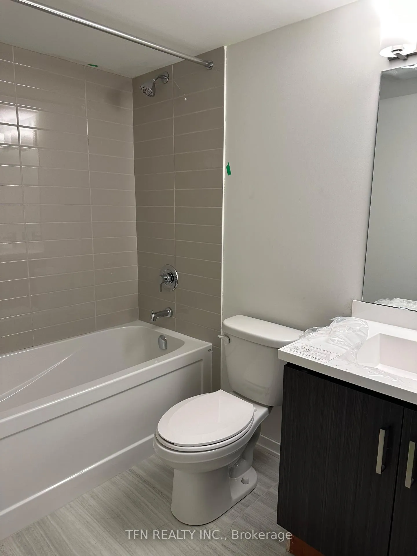 Photo 10 of Unit 21, 11 Honeycrisp Crescent, Vaughan, Vaughan Corporate Centre — HOMEH