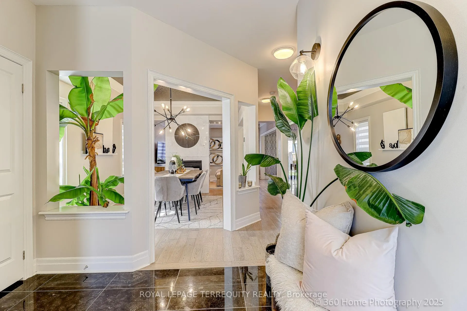 Photo 4 of 18 Northglen Boulevard, Clarington, Bowmanville — HOMEH
