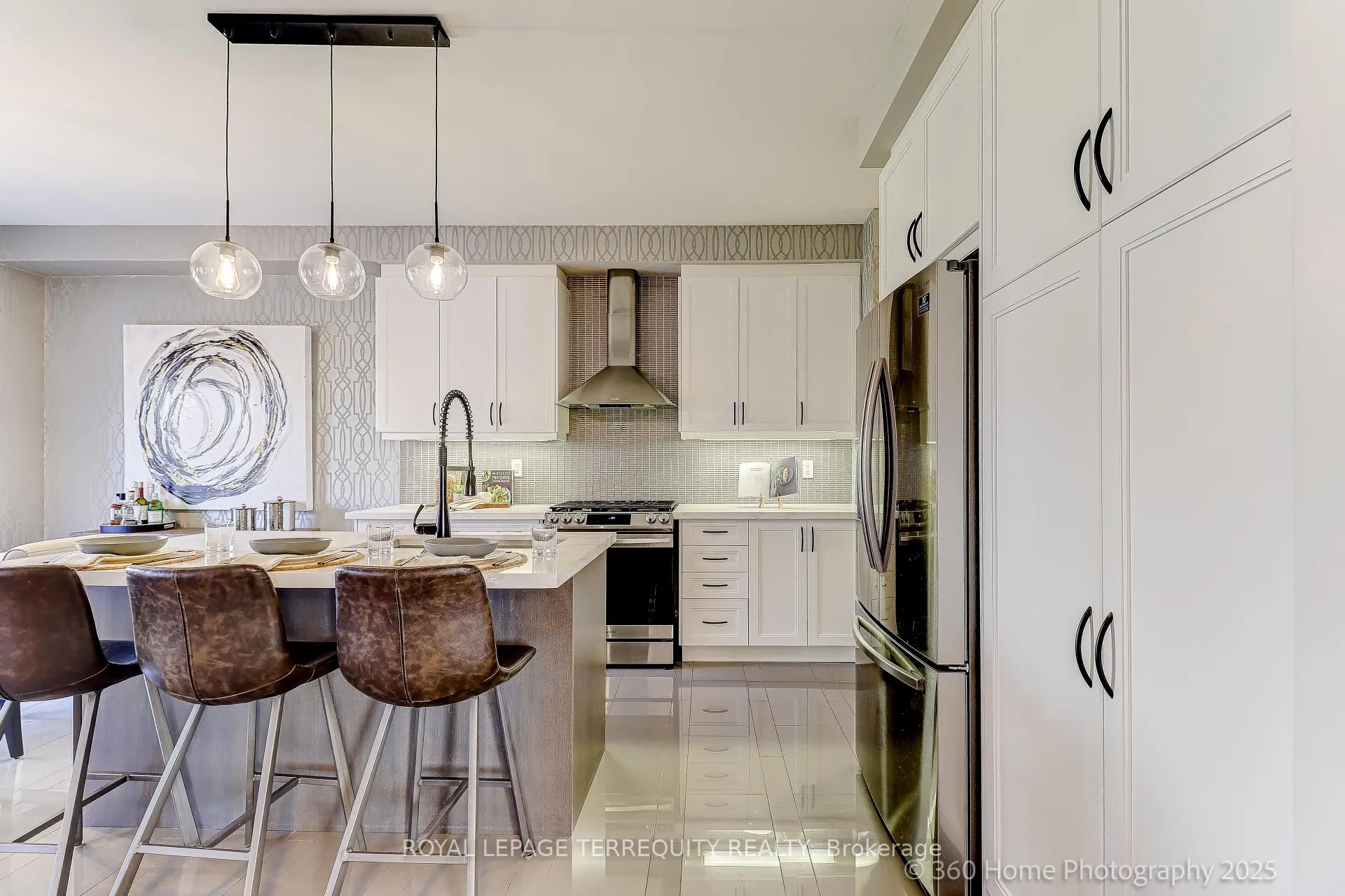 Photo 9 of 18 Northglen Boulevard, Clarington, Bowmanville — HOMEH