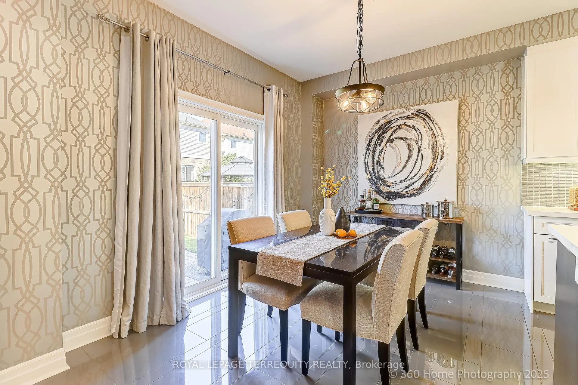 Photo 10 of 18 Northglen Boulevard, Clarington, Bowmanville — HOMEH