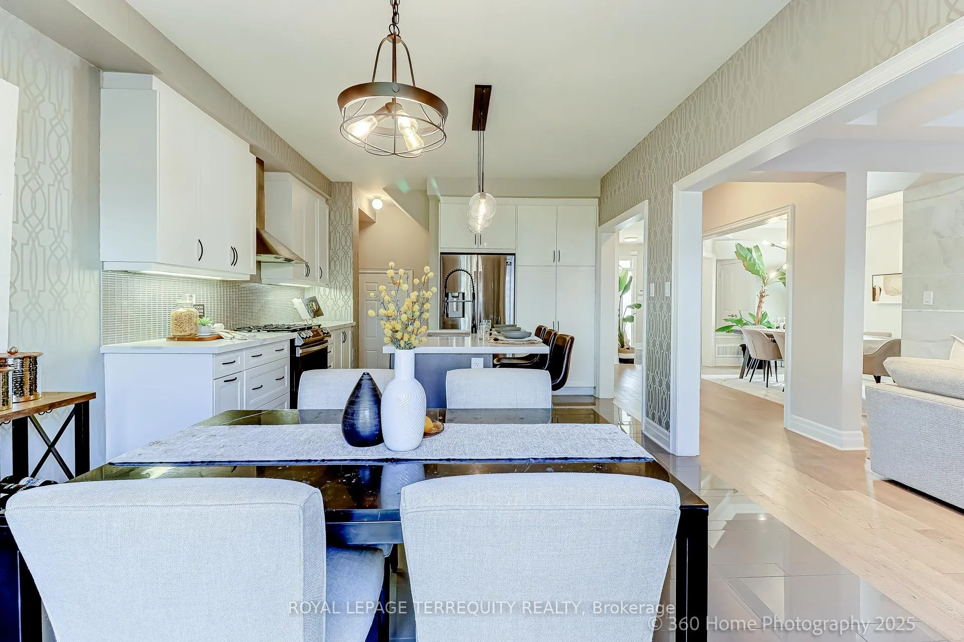 Photo 14 of 18 Northglen Boulevard, Clarington, Bowmanville — HOMEH