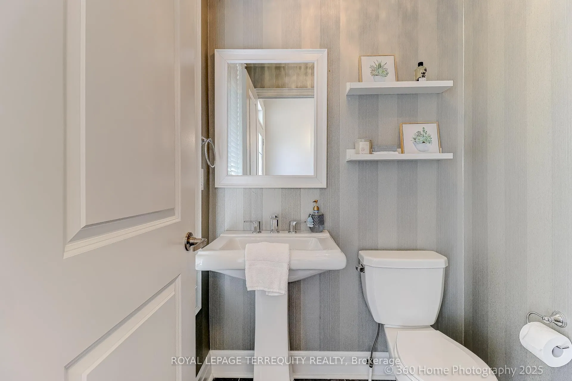 Photo 15 of 18 Northglen Boulevard, Clarington, Bowmanville — HOMEH