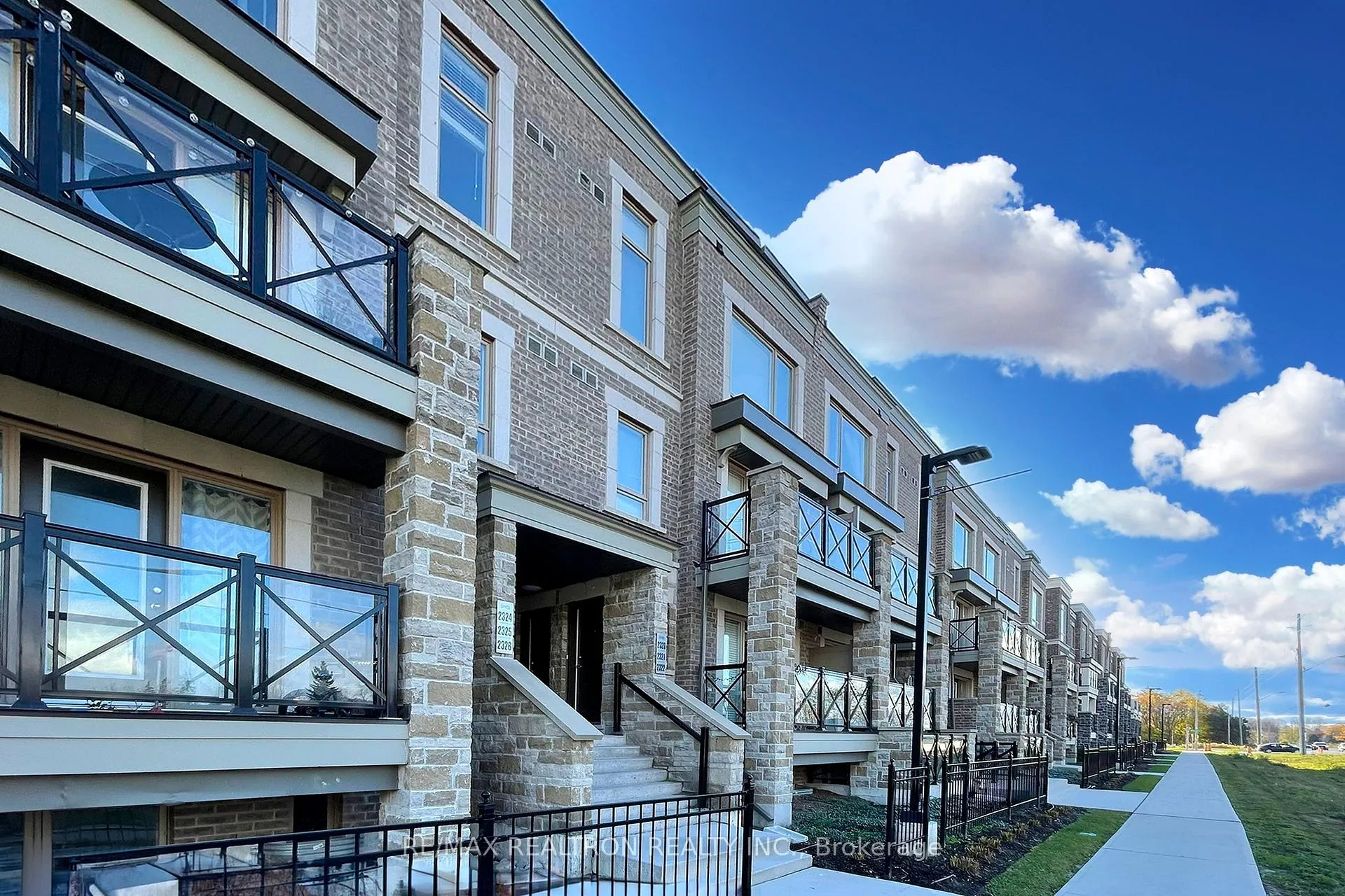 Photo 3 of Unit 2326, 20 Westmeath Lane, Markham, Cornell — HOMEH
