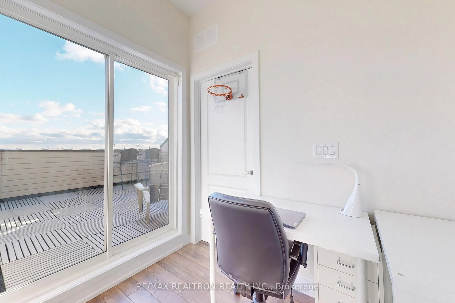 Photo 15 of Unit 2326, 20 Westmeath Lane, Markham, Cornell — HOMEH