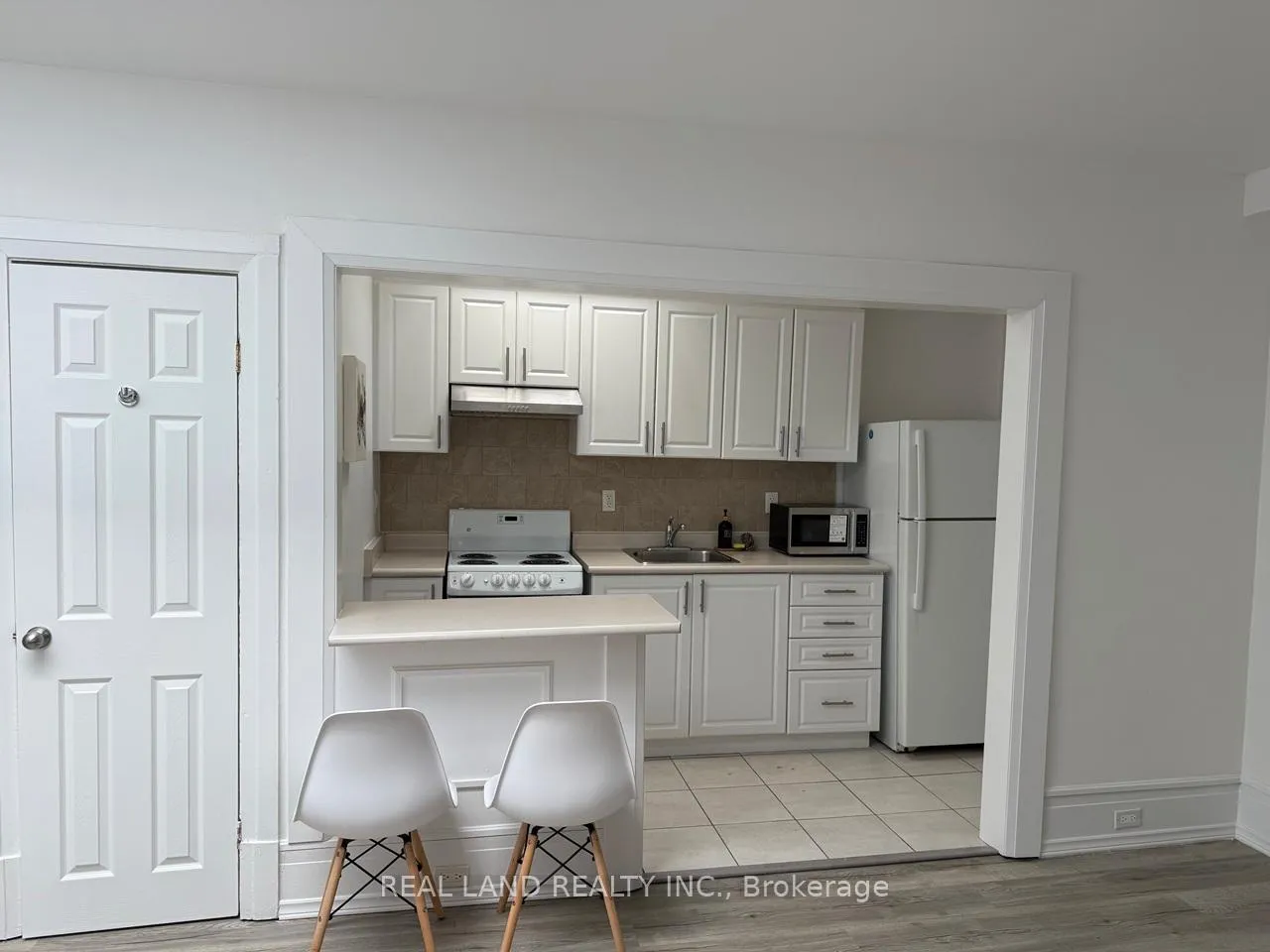 Photo 2 of Unit Unit 4, 31 King Street E, Oshawa, Central — HOMEH