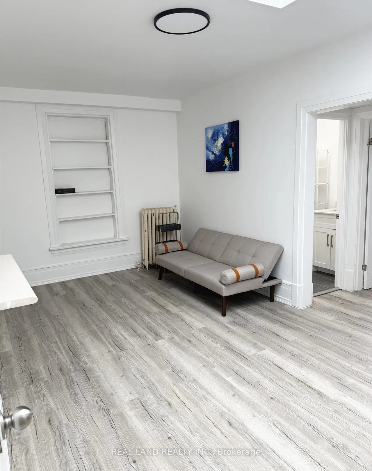 Photo 3 of Unit Unit 4, 31 King Street E, Oshawa, Central — HOMEH