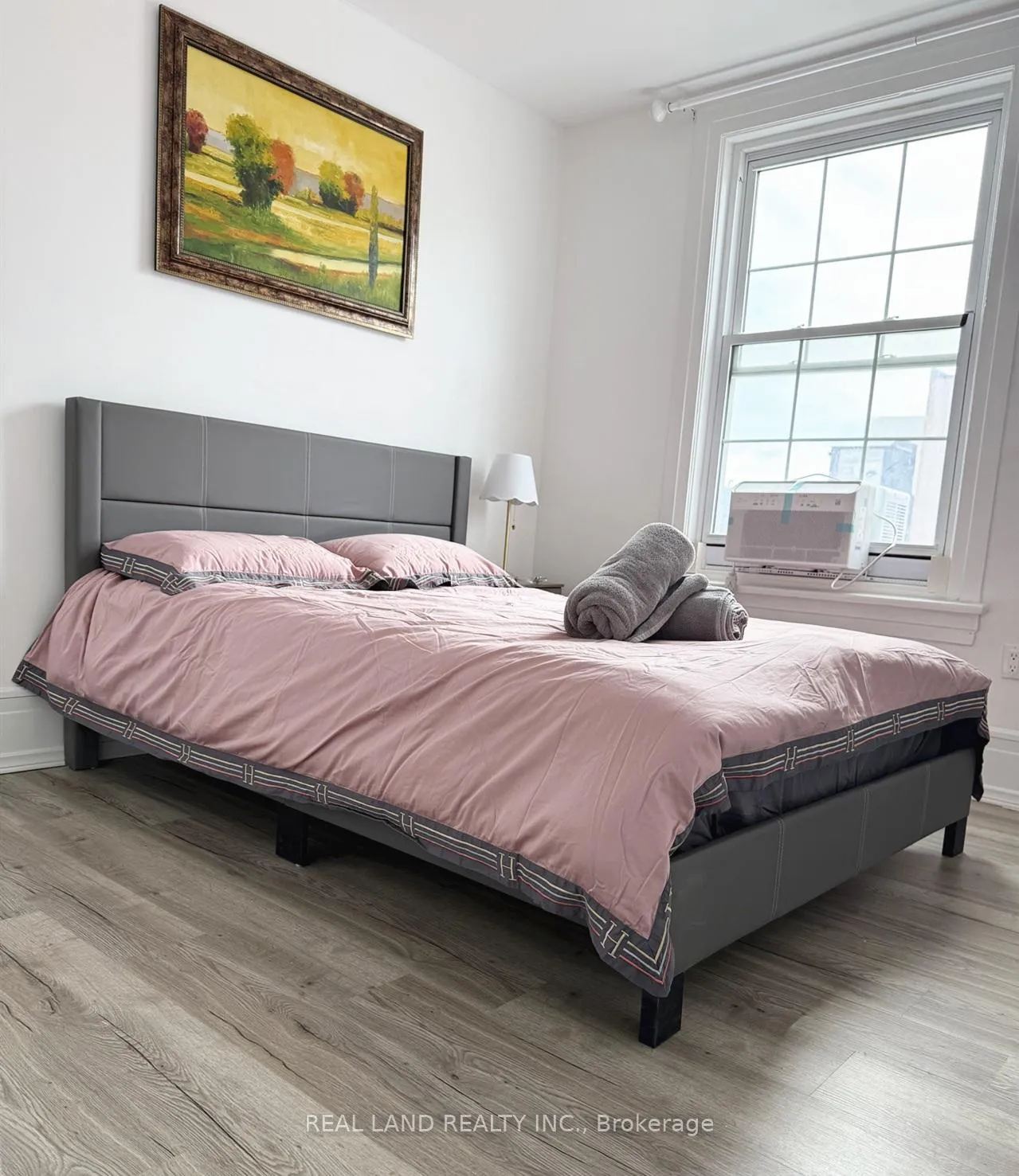 Photo 5 of Unit Unit 4, 31 King Street E, Oshawa, Central — HOMEH