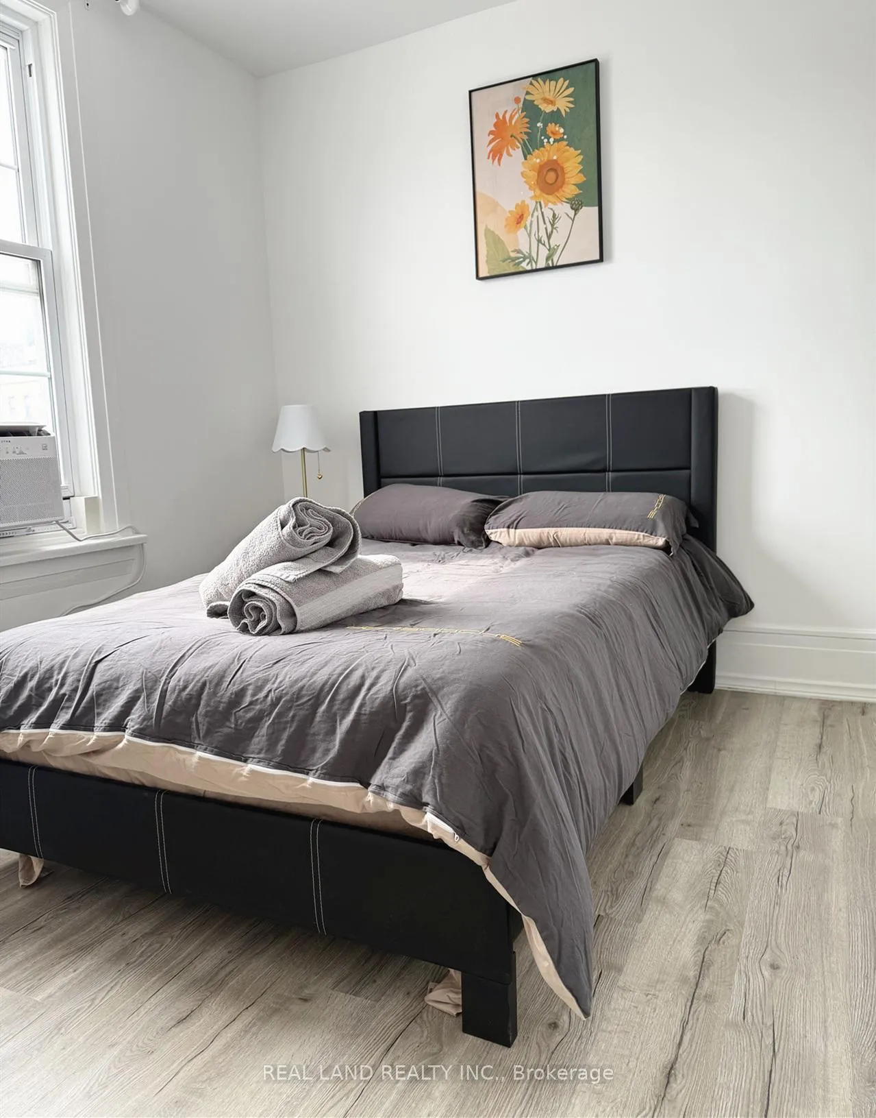 Photo 6 of Unit Unit 4, 31 King Street E, Oshawa, Central — HOMEH