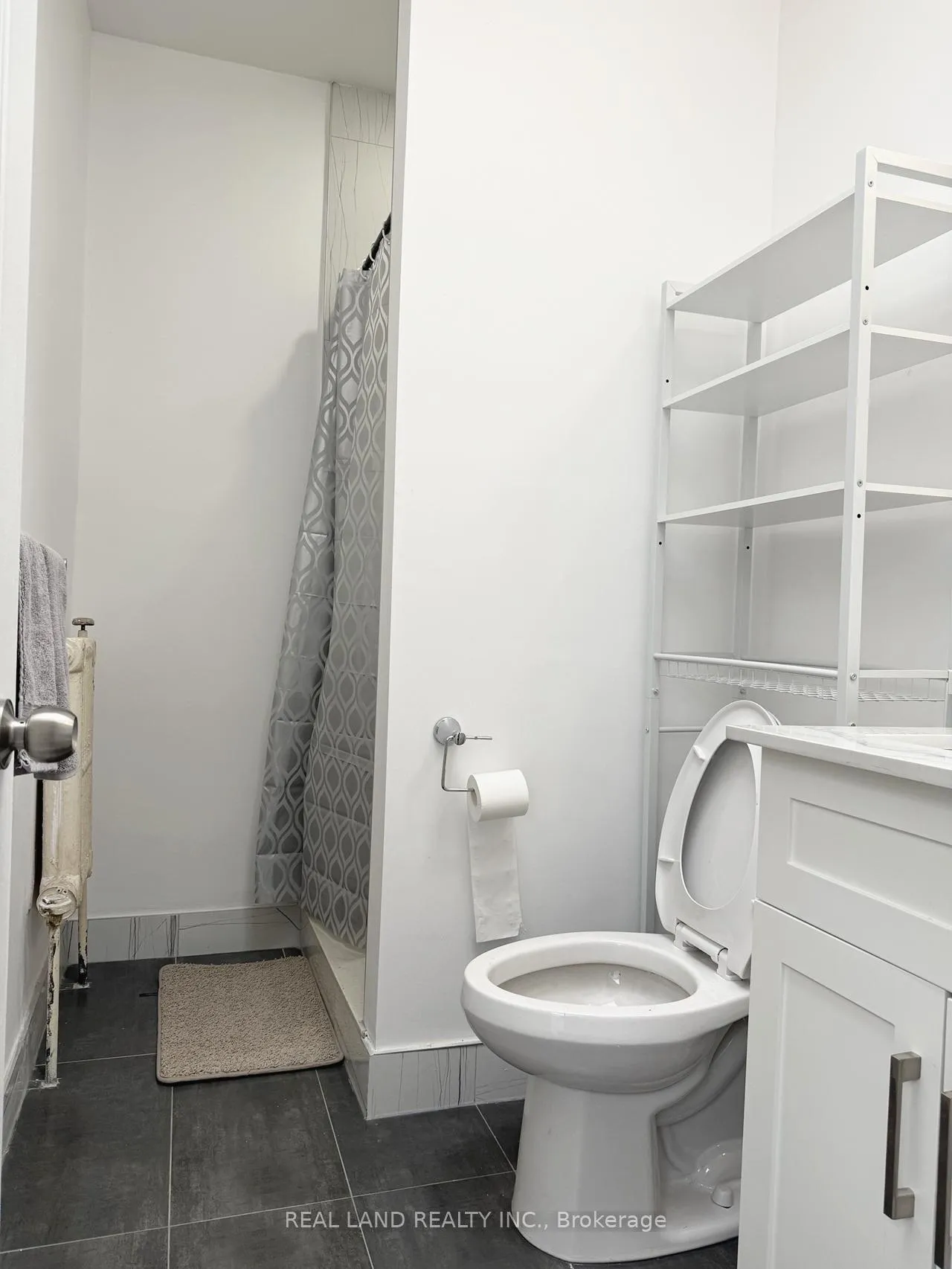 Photo 7 of Unit Unit 4, 31 King Street E, Oshawa, Central — HOMEH