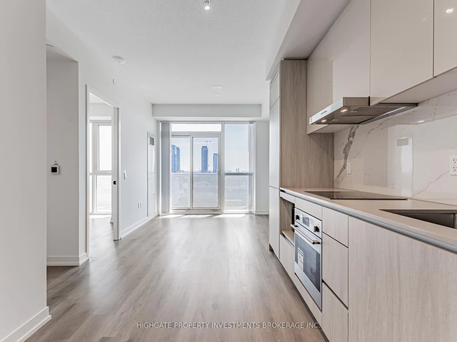Photo 4 of Unit 908, 28 Interchange Way, Vaughan, Vaughan Corporate Centre — HOMEH