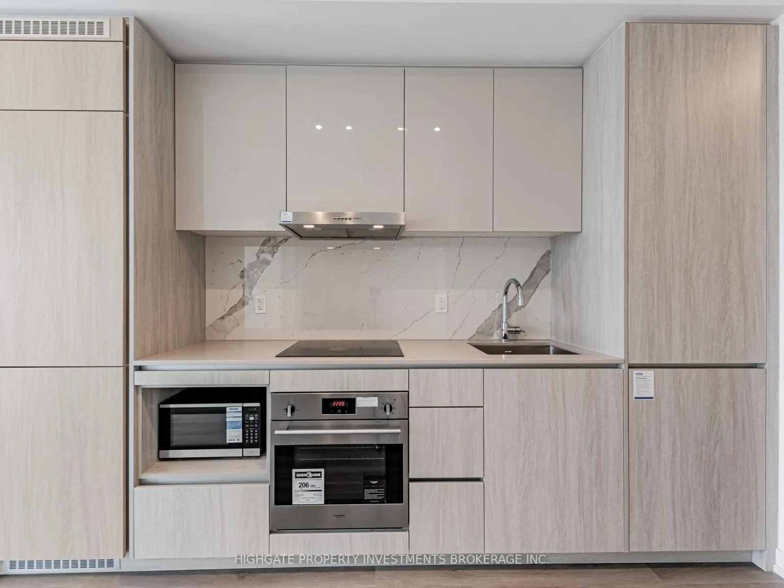 Photo 7 of Unit 908, 28 Interchange Way, Vaughan, Vaughan Corporate Centre — HOMEH