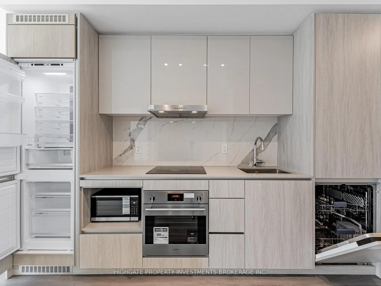 Photo 8 of Unit 908, 28 Interchange Way, Vaughan, Vaughan Corporate Centre — HOMEH