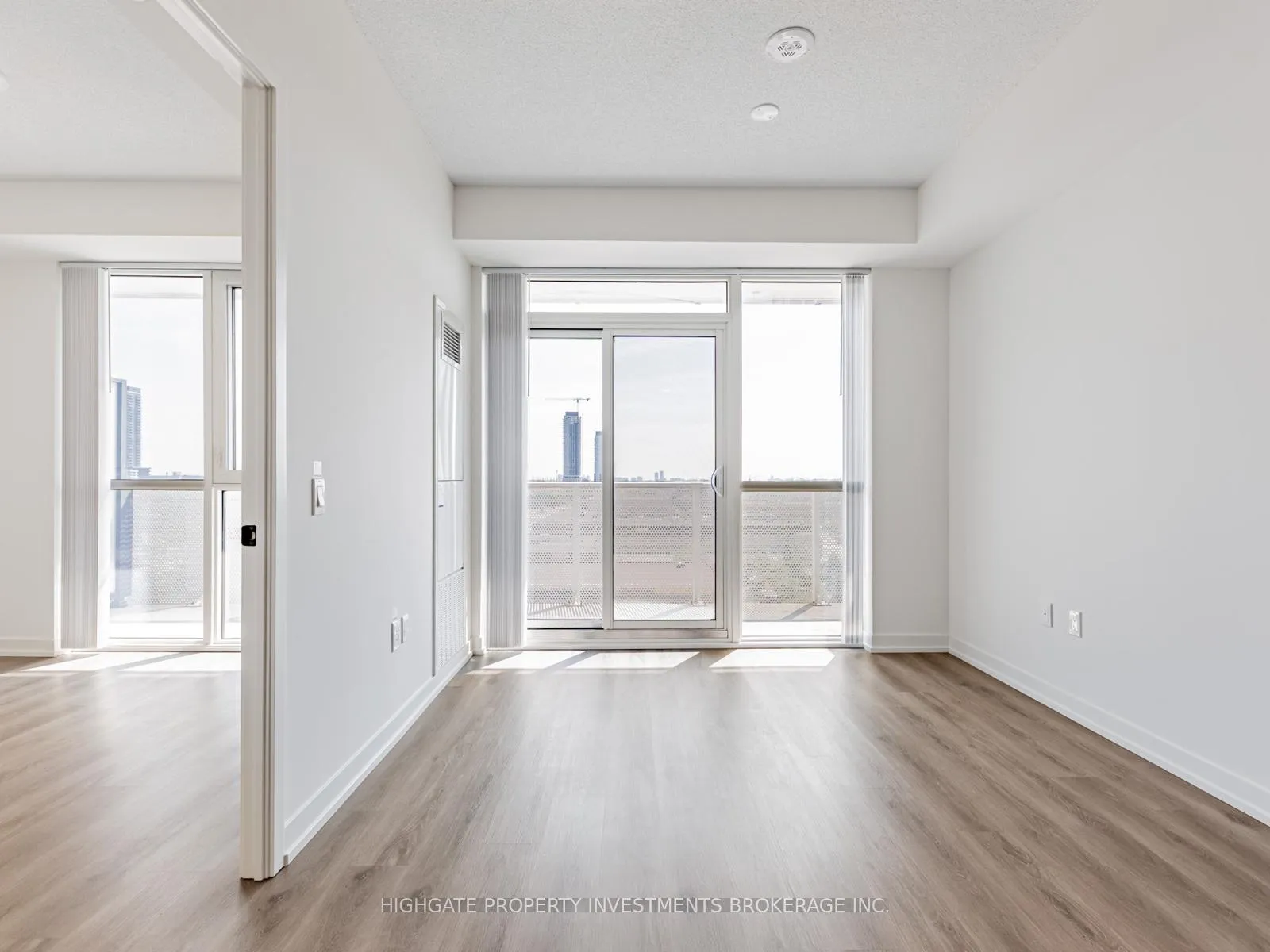 Photo 11 of Unit 908, 28 Interchange Way, Vaughan, Vaughan Corporate Centre — HOMEH
