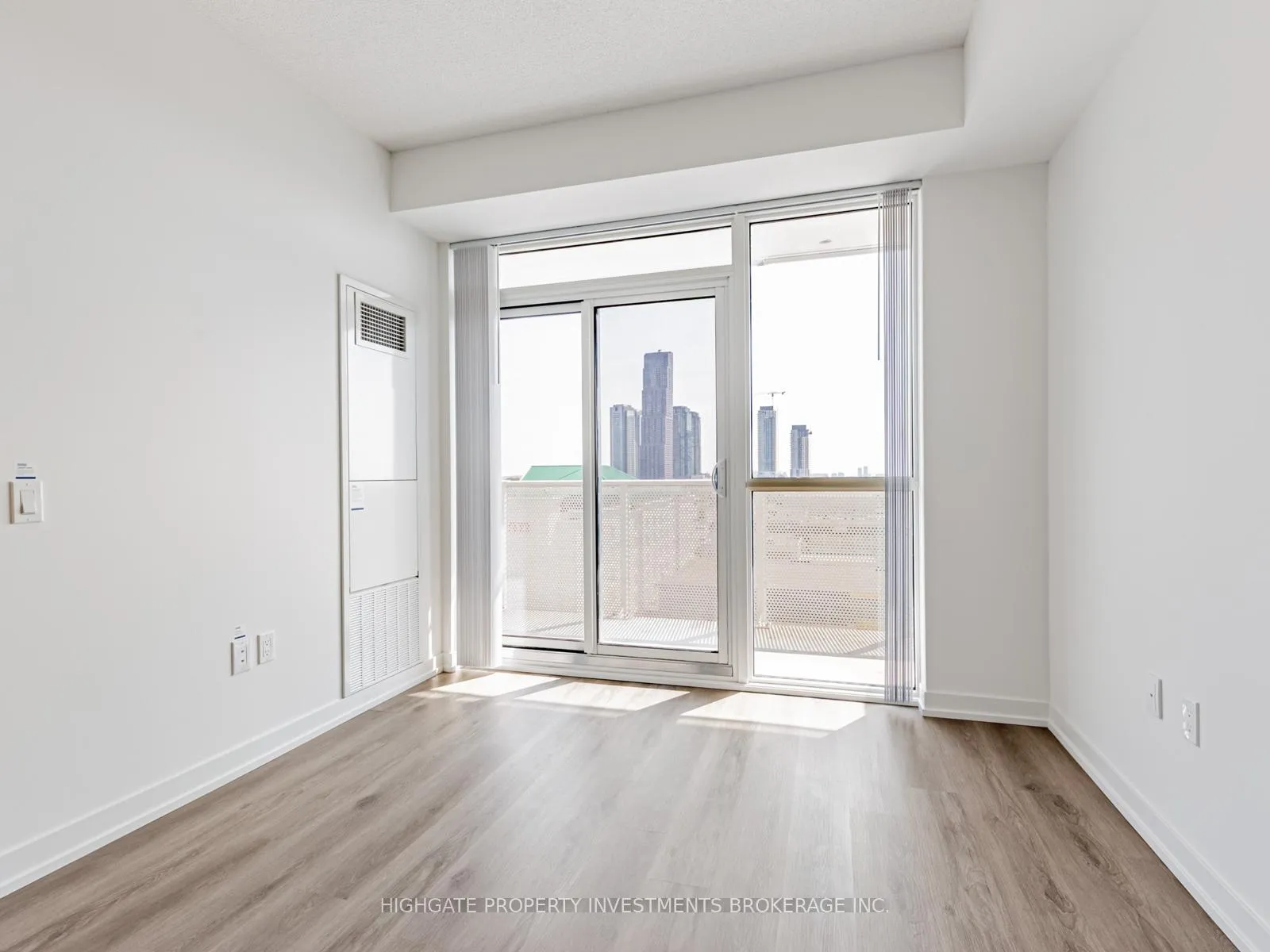 Photo 12 of Unit 908, 28 Interchange Way, Vaughan, Vaughan Corporate Centre — HOMEH