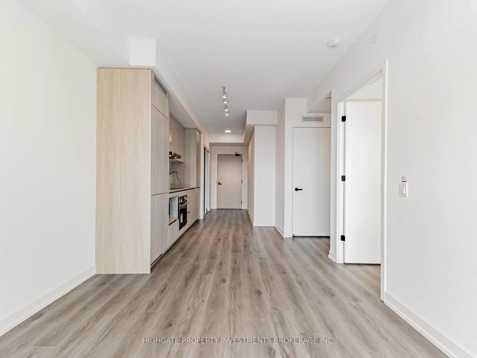 Photo 13 of Unit 908, 28 Interchange Way, Vaughan, Vaughan Corporate Centre — HOMEH