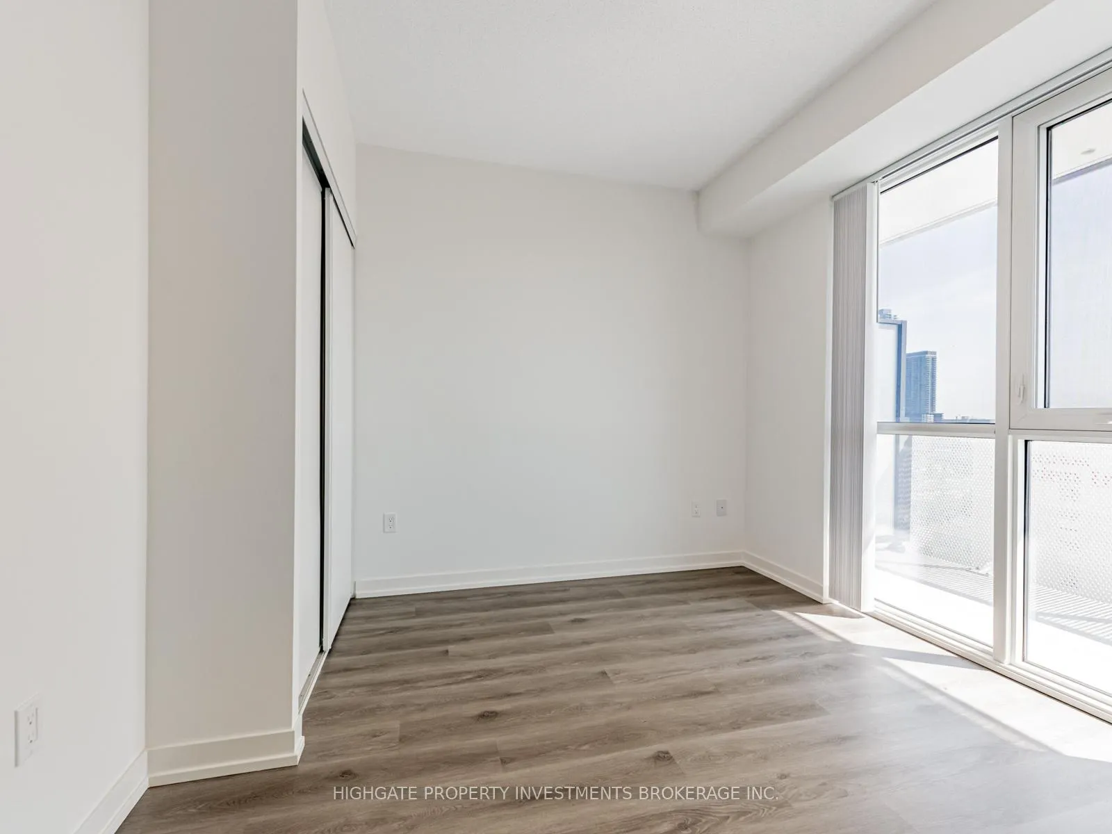 Photo 15 of Unit 908, 28 Interchange Way, Vaughan, Vaughan Corporate Centre — HOMEH