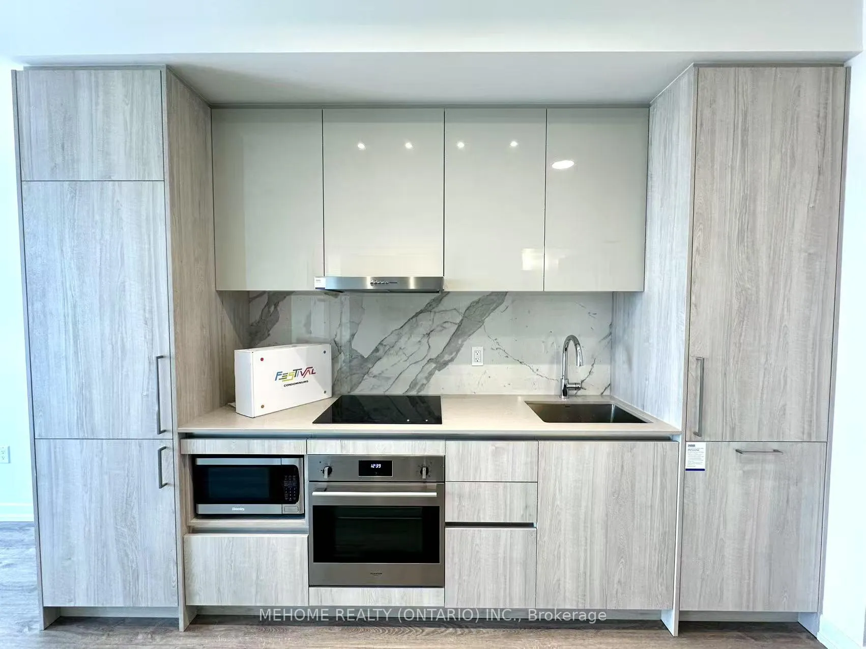 Photo 5 of Unit 5205, 195 Commerce Street, Vaughan, Vaughan Corporate Centre — HOMEH