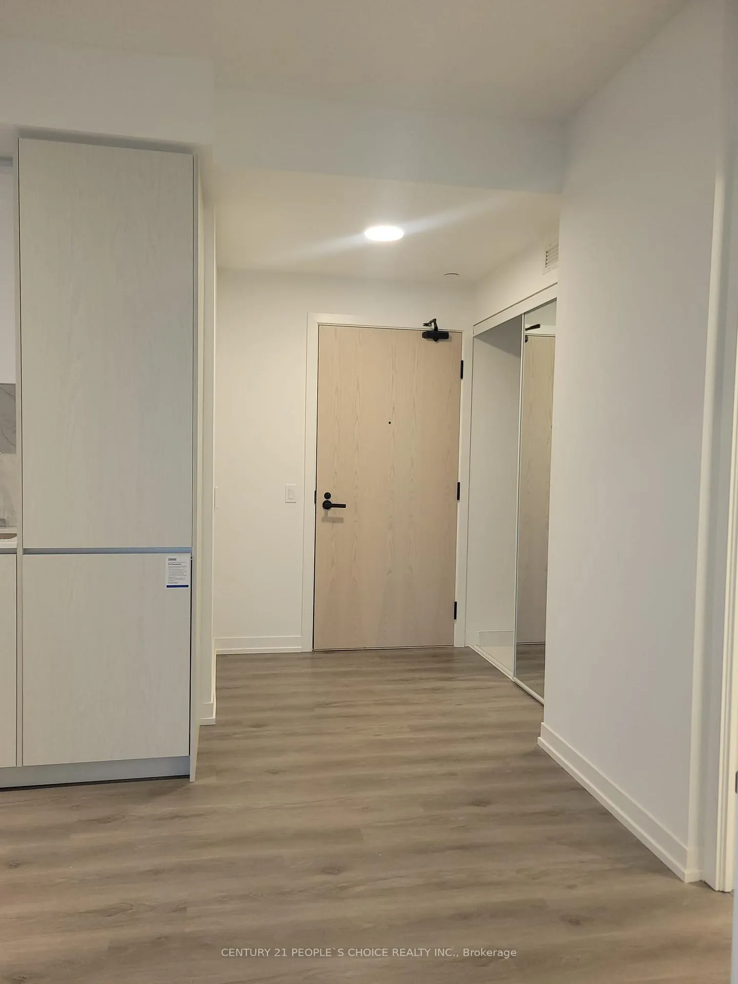Photo 4 of Unit 810, 28 Interchange Way, Vaughan, Vaughan Corporate Centre — HOMEH