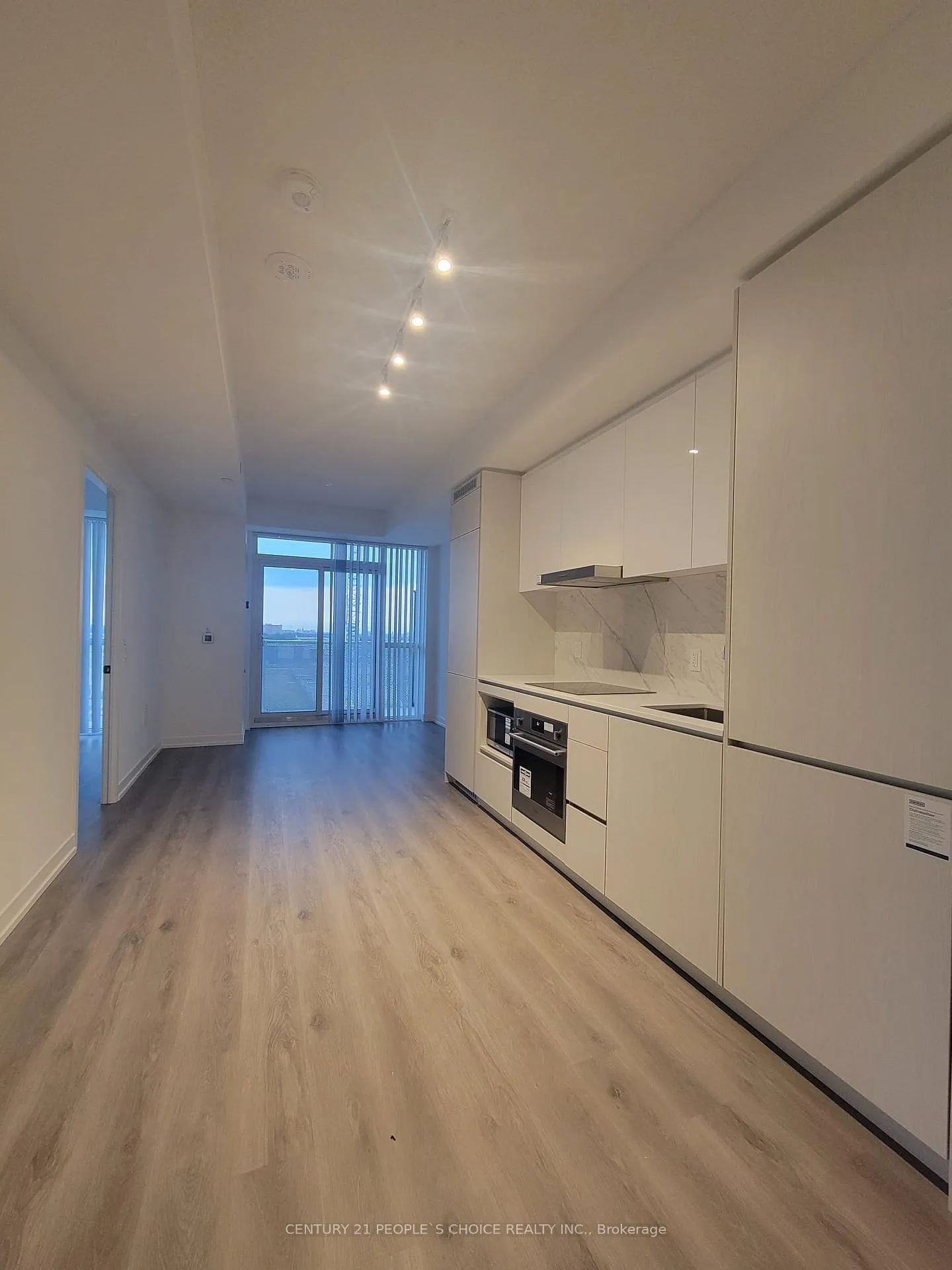 Photo 5 of Unit 810, 28 Interchange Way, Vaughan, Vaughan Corporate Centre — HOMEH