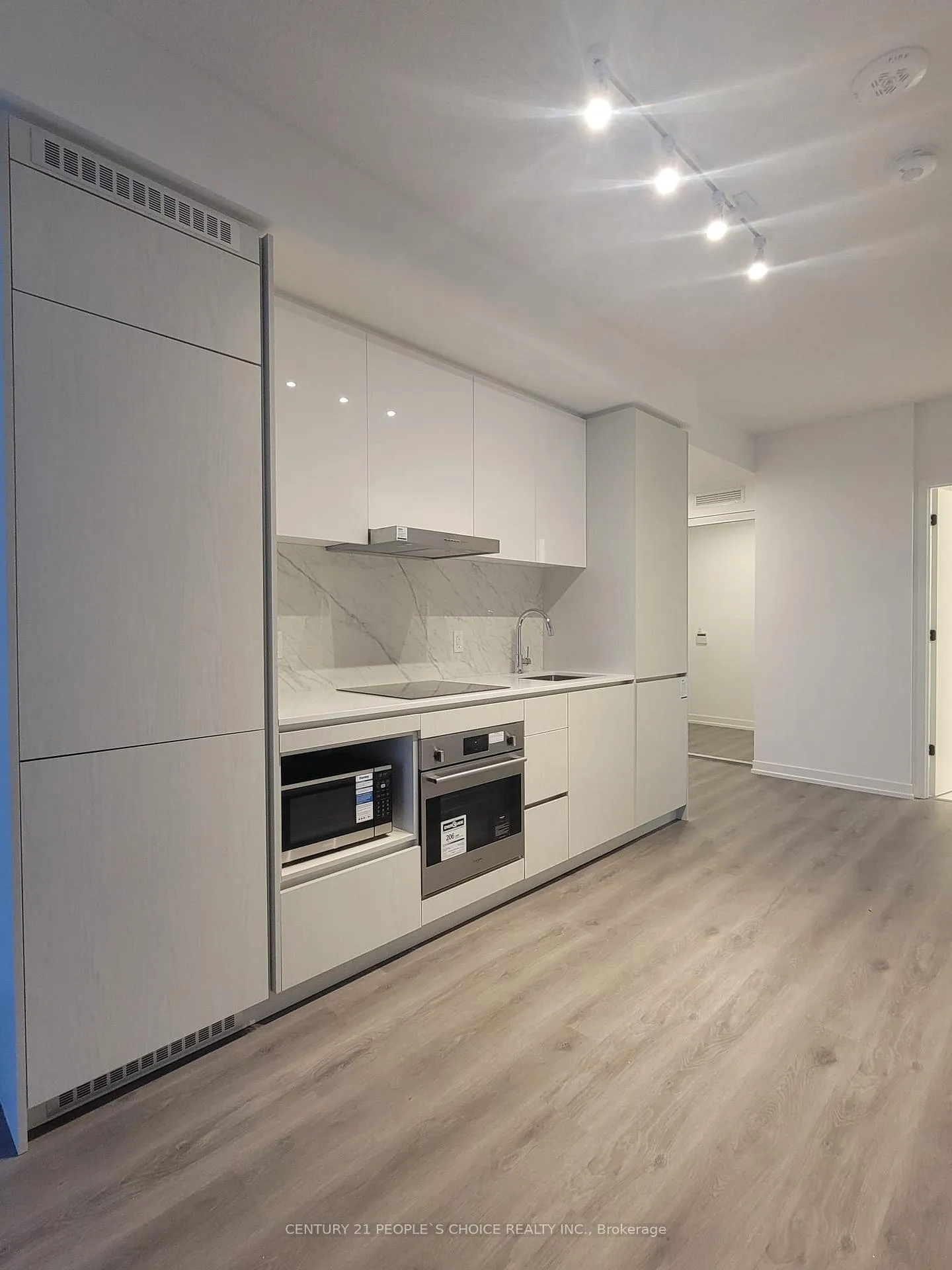 Photo 6 of Unit 810, 28 Interchange Way, Vaughan, Vaughan Corporate Centre — HOMEH