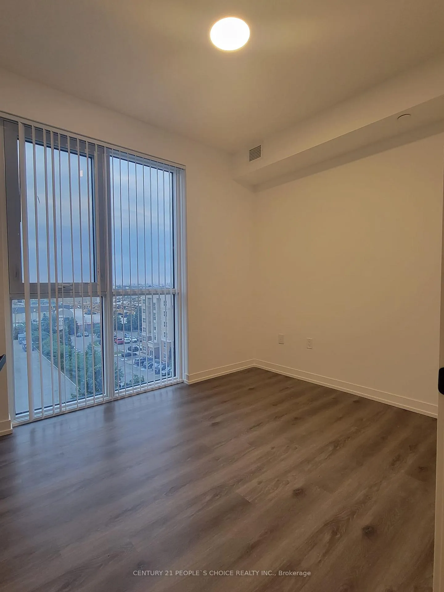 Photo 8 of Unit 810, 28 Interchange Way, Vaughan, Vaughan Corporate Centre — HOMEH