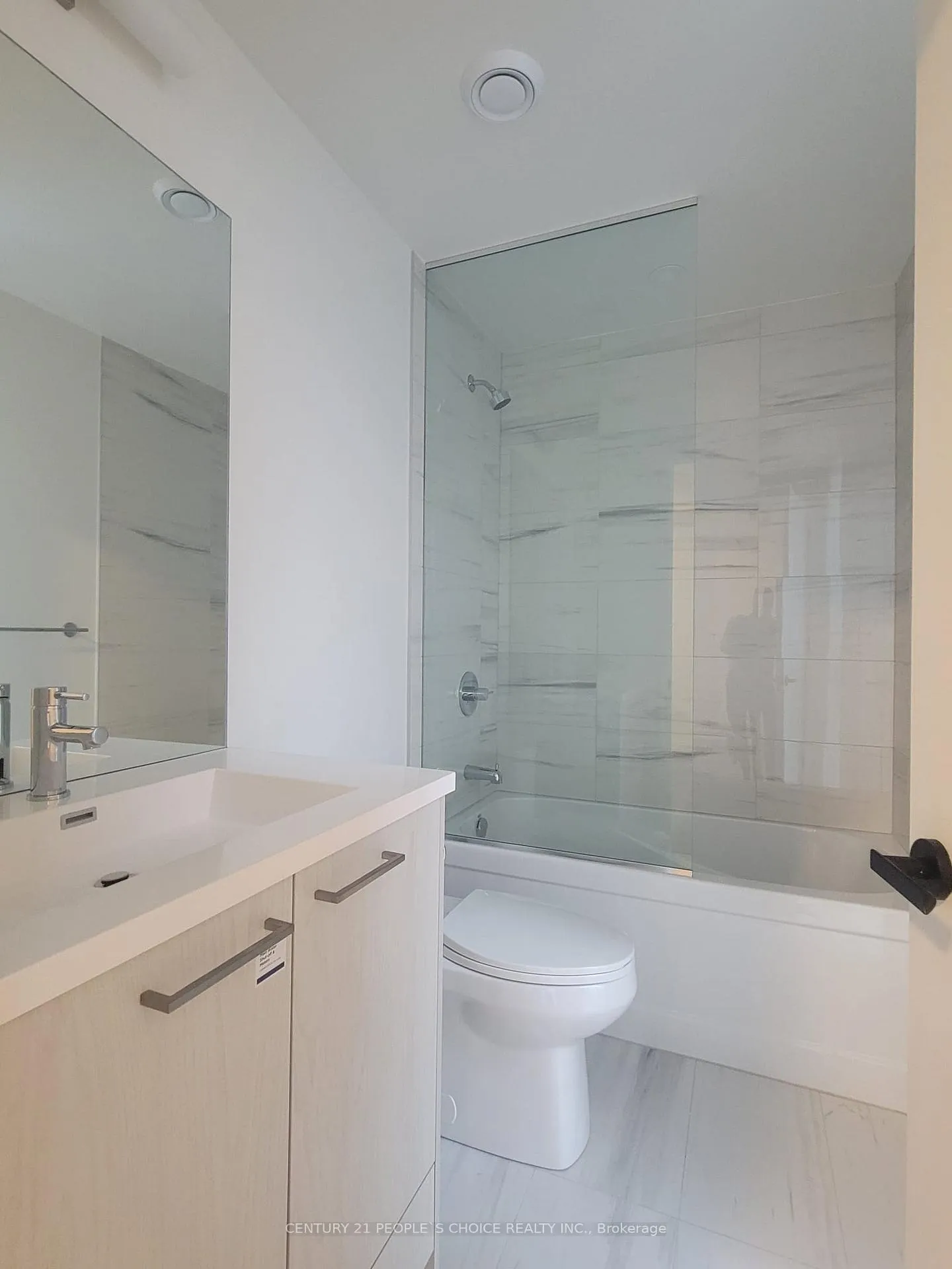 Photo 9 of Unit 810, 28 Interchange Way, Vaughan, Vaughan Corporate Centre — HOMEH