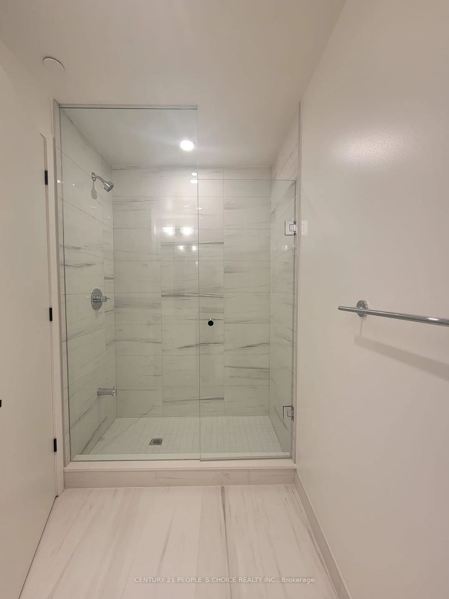 Photo 11 of Unit 810, 28 Interchange Way, Vaughan, Vaughan Corporate Centre — HOMEH