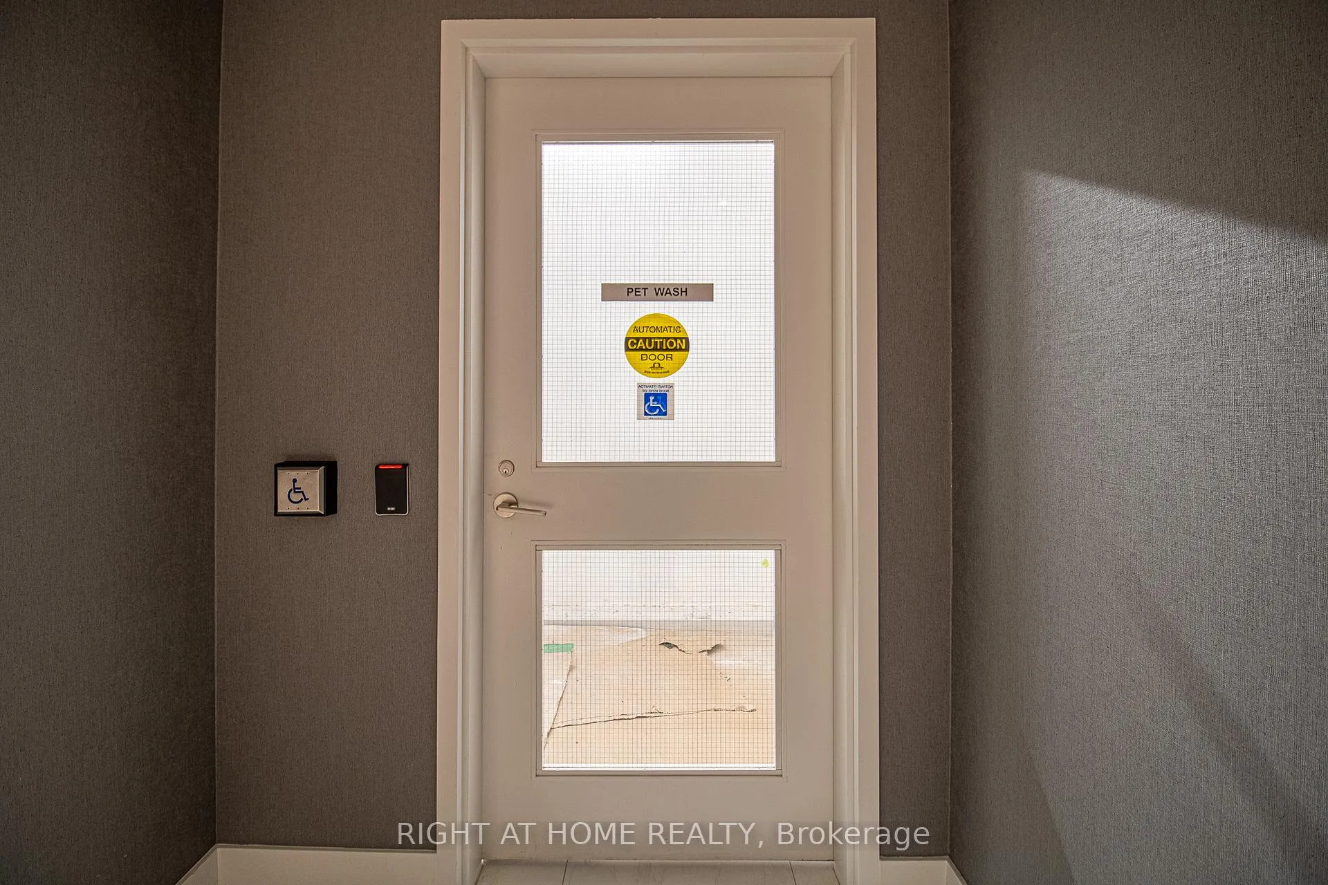 Photo 4 of Unit 616, 30 upper mall Way, Vaughan, Brownridge — HOMEH