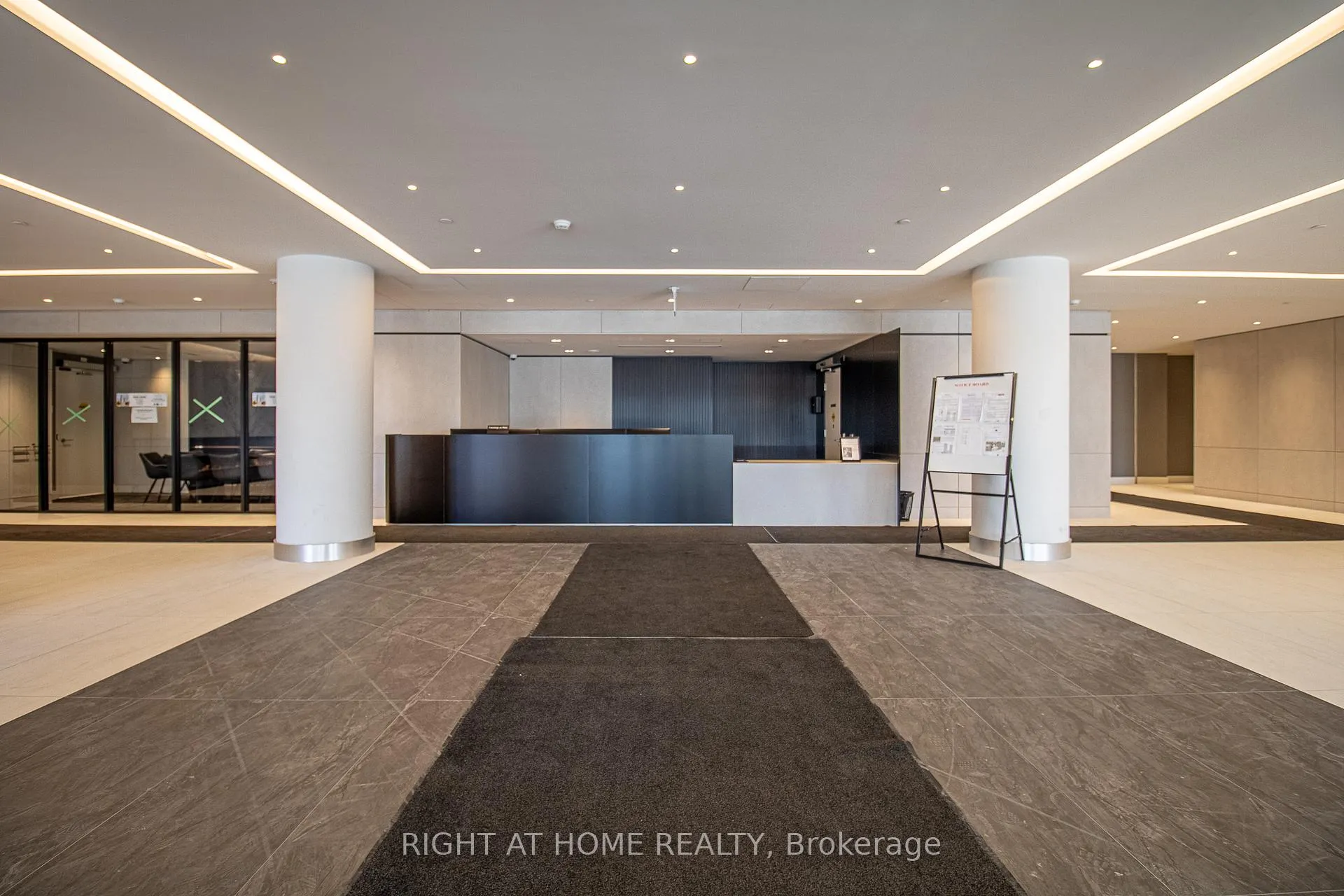Photo 5 of Unit 616, 30 upper mall Way, Vaughan, Brownridge — HOMEH