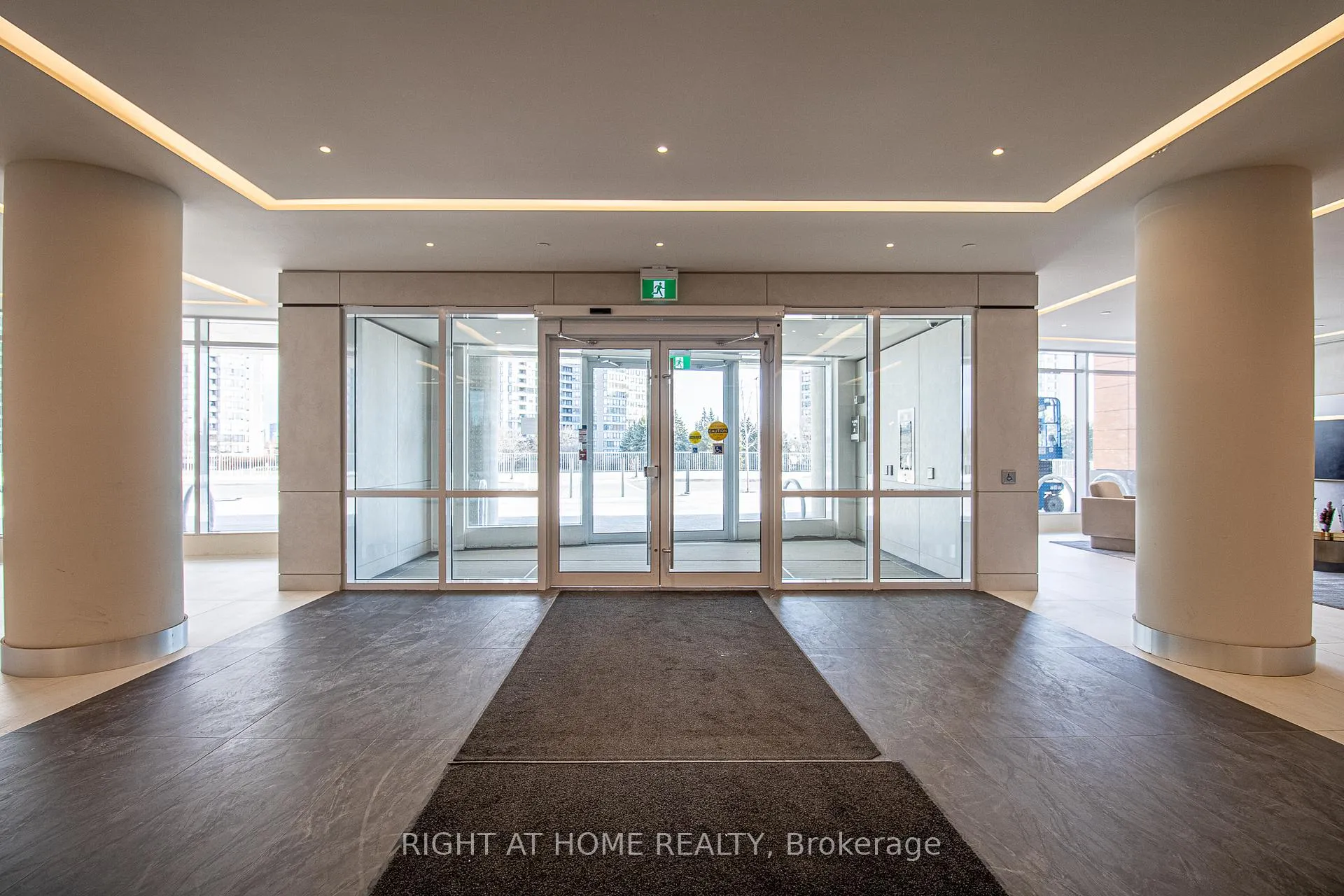 Photo 6 of Unit 616, 30 upper mall Way, Vaughan, Brownridge — HOMEH