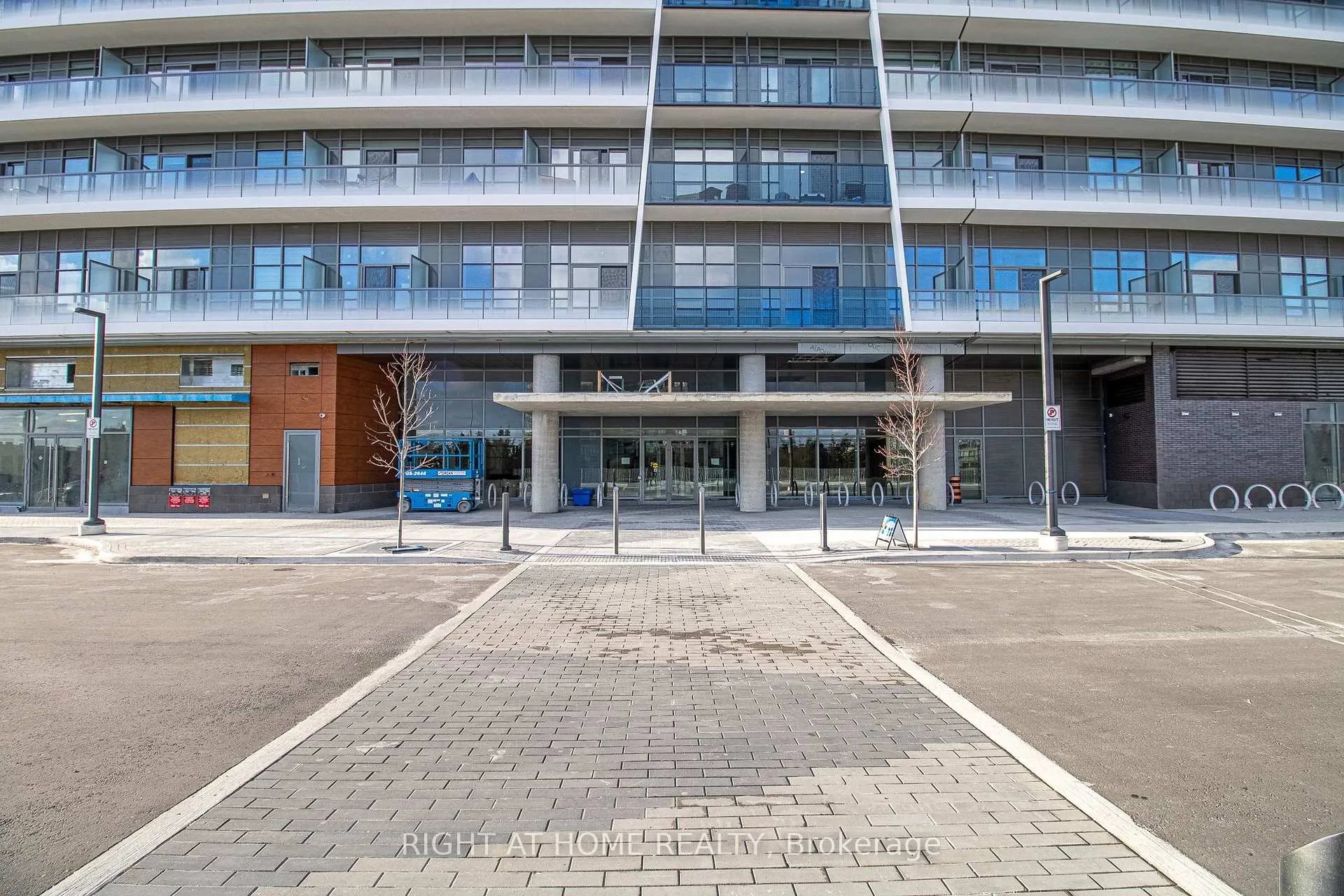 Photo 7 of Unit 616, 30 upper mall Way, Vaughan, Brownridge — HOMEH