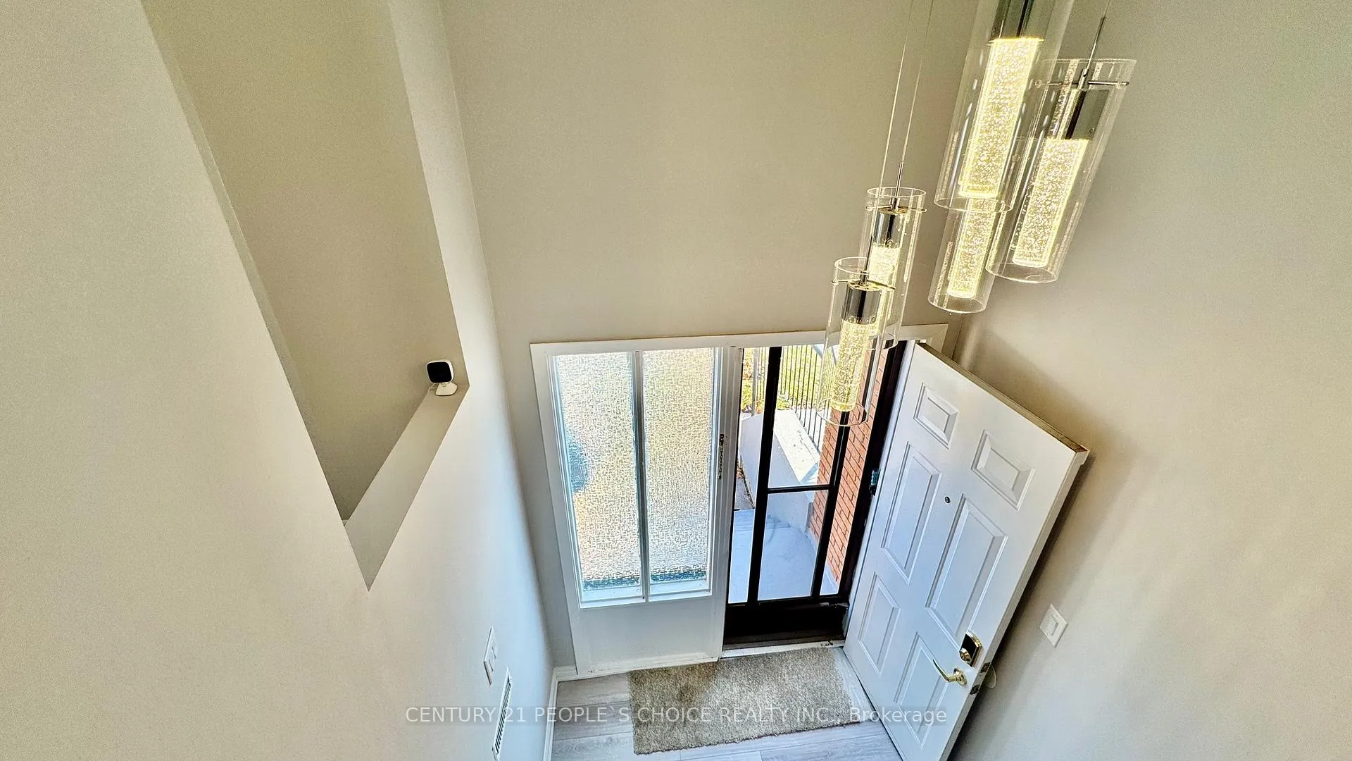 Photo 2 of 16 Franklin Court, Brampton, Bramalea West Industrial — HOMEH