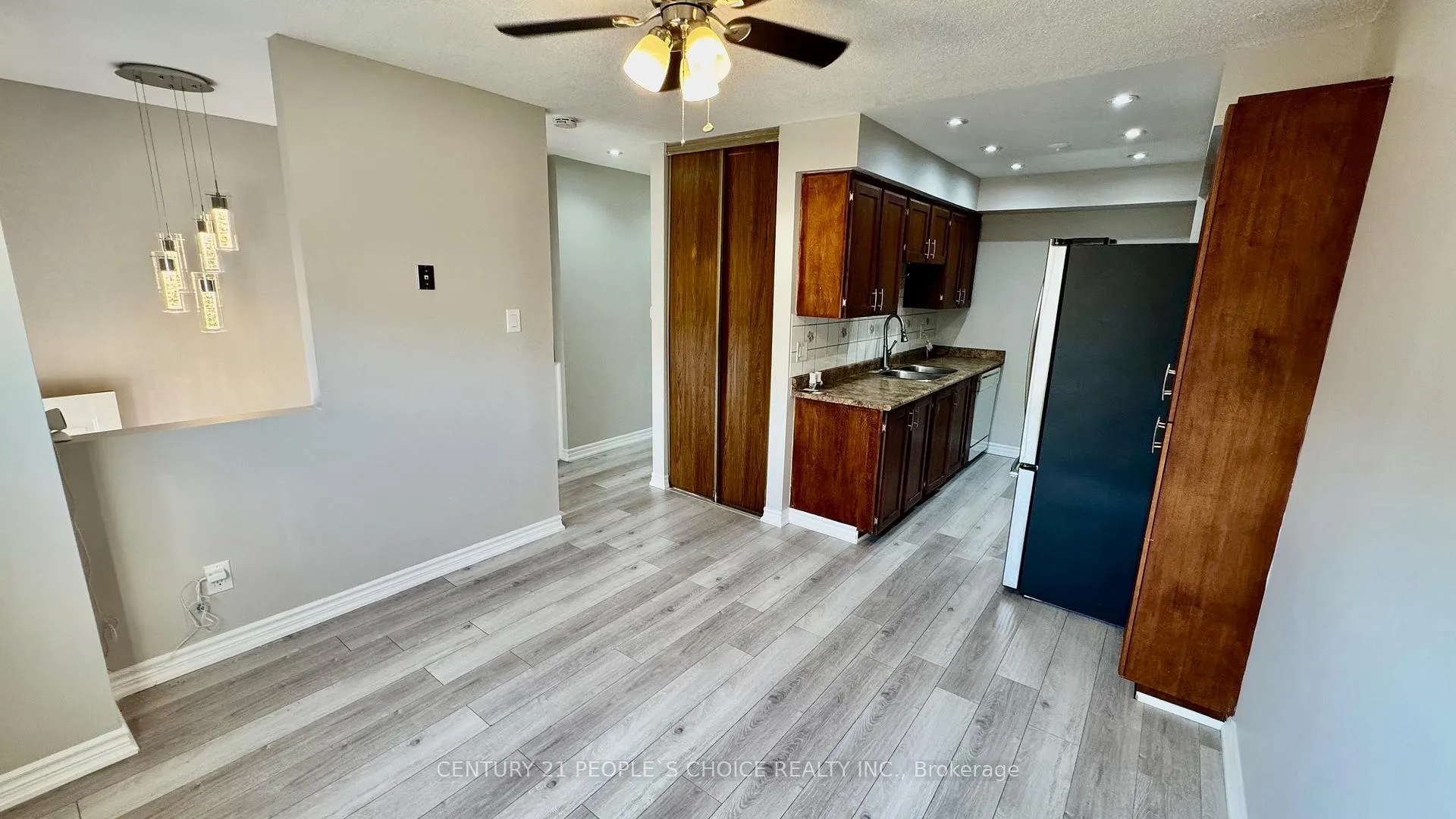 Photo 5 of 16 Franklin Court, Brampton, Bramalea West Industrial — HOMEH