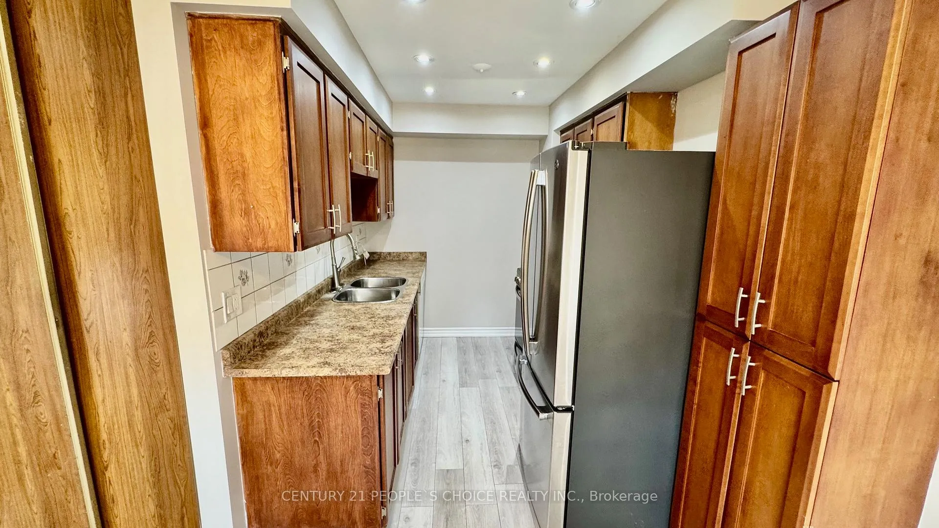 Photo 6 of 16 Franklin Court, Brampton, Bramalea West Industrial — HOMEH