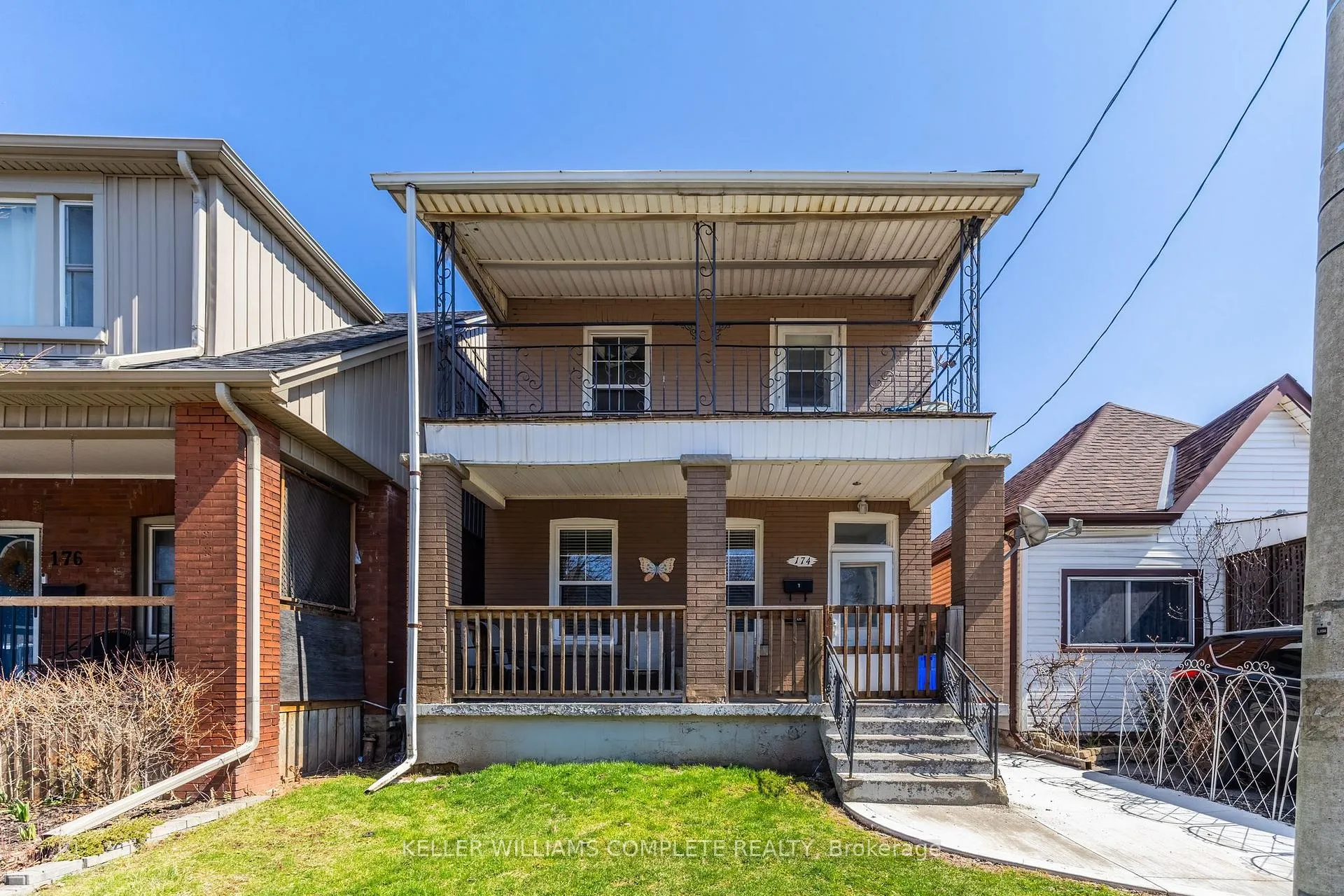 Front of 174 Rosslyn Avenue N